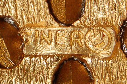 Ciner Sparkling Rhinestone Apple Brooch by Ciner - Vintage Meet Modern Vintage Jewelry - Chicago, Illinois - #oldhollywoodglamour #vintagemeetmodern #designervintage #jewelrybox #antiquejewelry #vintagejewelry