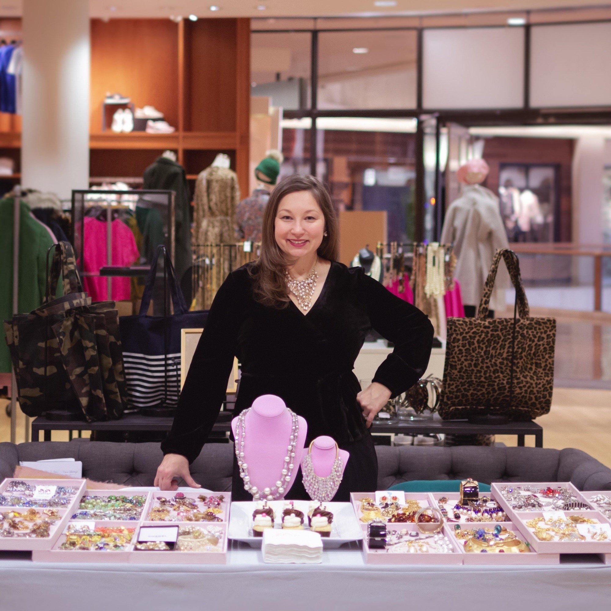 Curated Style - Masterclass on How to Go Beyond the Wardrobe Basics by Vintage Meet Modern - Vintage Meet Modern Vintage Jewelry - Chicago, Illinois - #oldhollywoodglamour #vintagemeetmodern #designervintage #jewelrybox #antiquejewelry #vintagejewelry