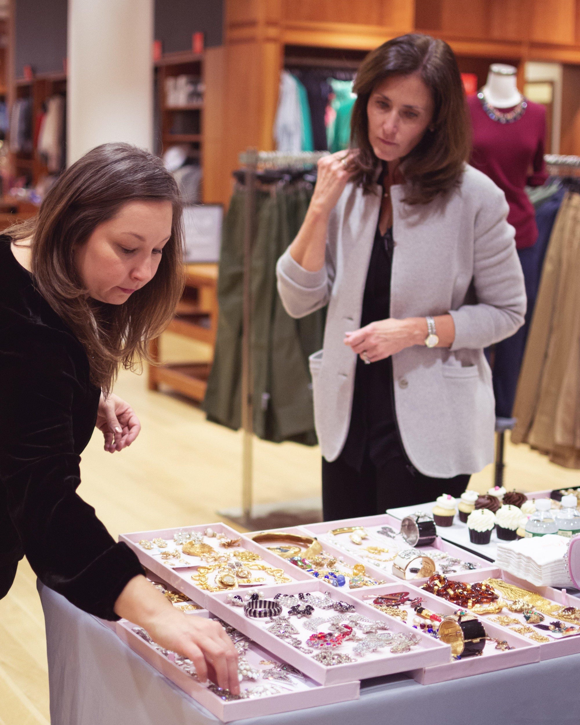 Curated Style - Masterclass on How to Go Beyond the Wardrobe Basics by Vintage Meet Modern - Vintage Meet Modern Vintage Jewelry - Chicago, Illinois - #oldhollywoodglamour #vintagemeetmodern #designervintage #jewelrybox #antiquejewelry #vintagejewelry