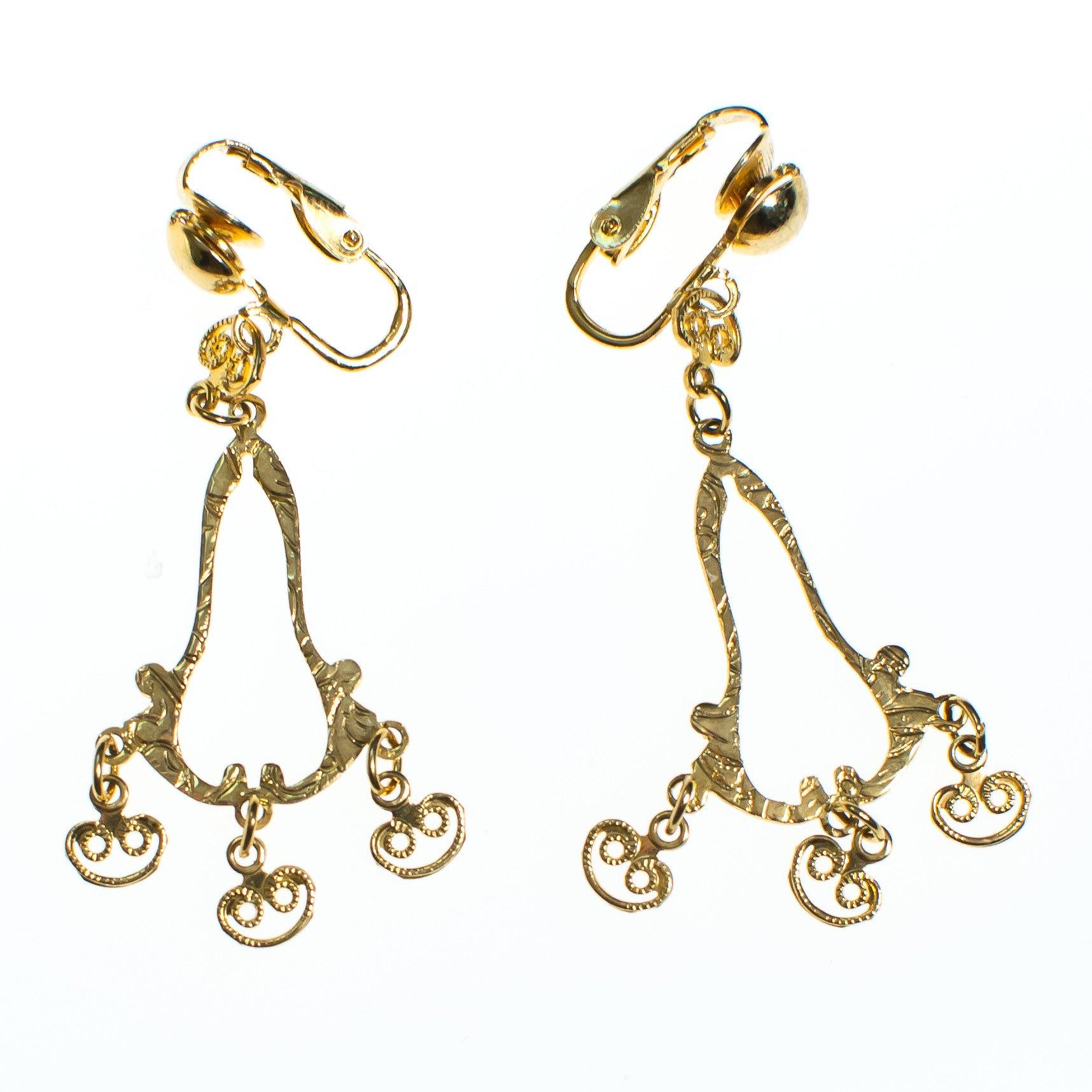 Gold Filigree Dangling Earrings by Vintage Meet Modern - Vintage Meet Modern Vintage Jewelry - Chicago, Illinois - #oldhollywoodglamour #vintagemeetmodern #designervintage #jewelrybox #antiquejewelry #vintagejewelry