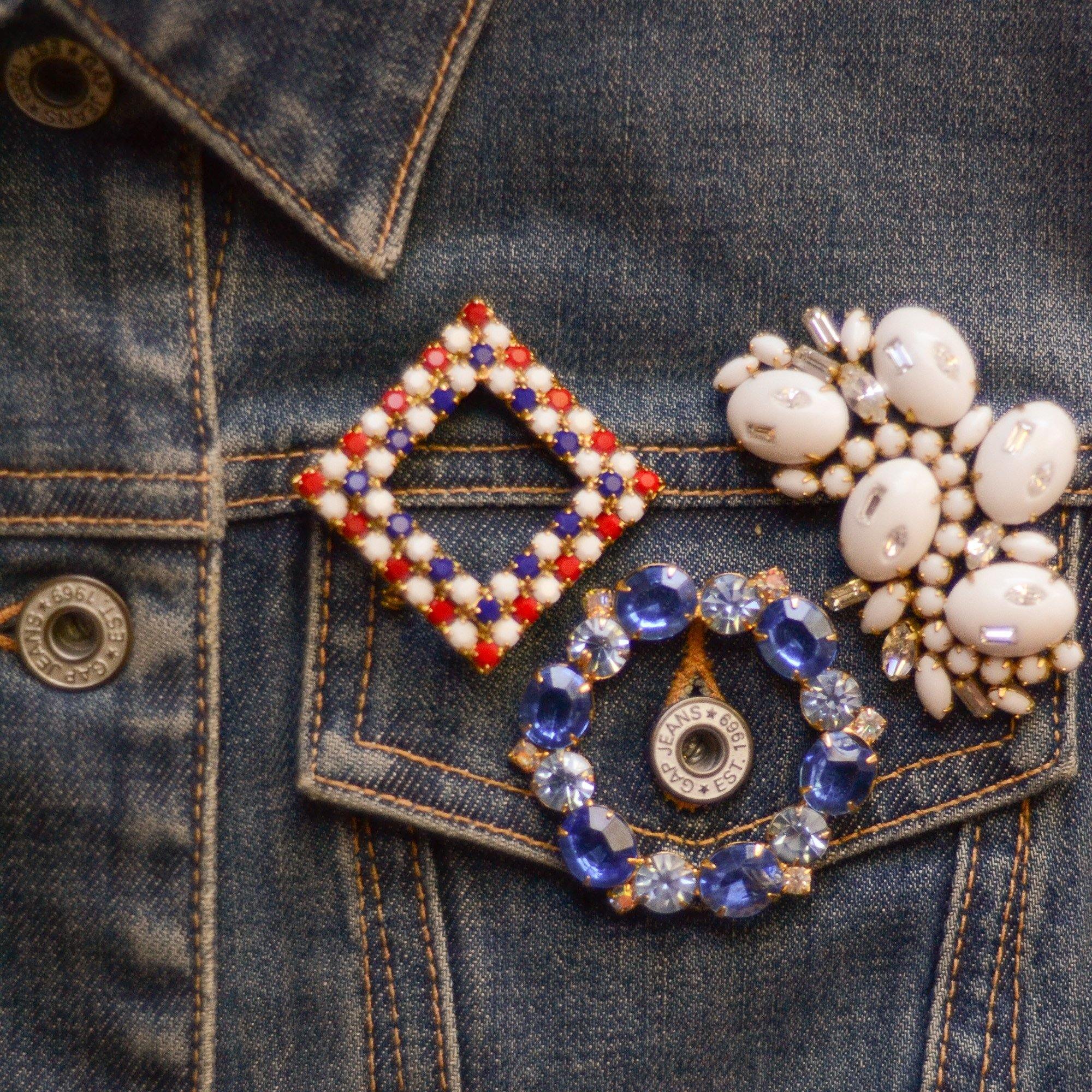 Red White and Blue Rhinestone Brooch by Unsigned Beauty - Vintage Meet Modern Vintage Jewelry - Chicago, Illinois - #oldhollywoodglamour #vintagemeetmodern #designervintage #jewelrybox #antiquejewelry #vintagejewelry