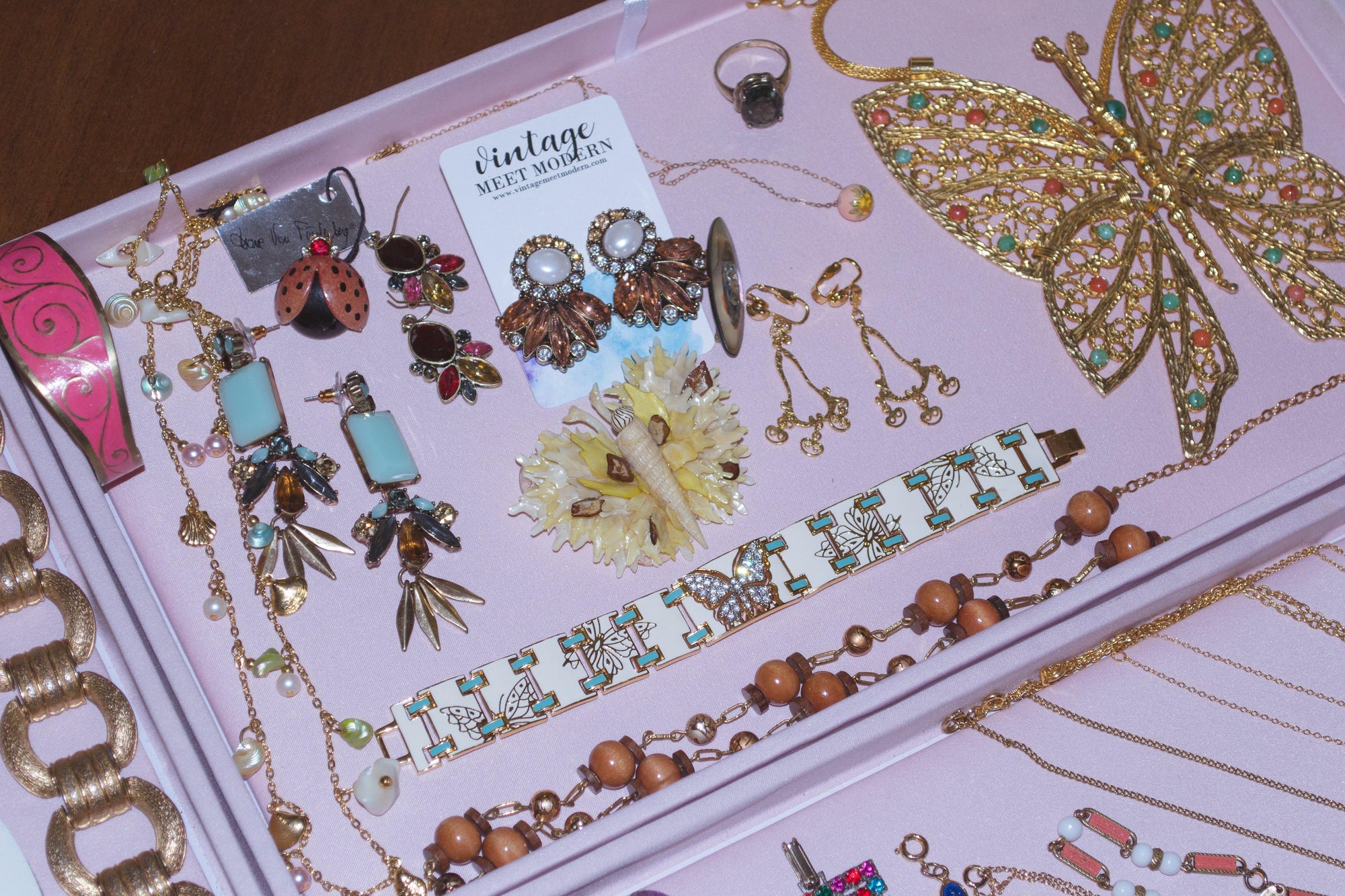 Vintage Gold and Wood Bead Necklace by Vintage Meet Modern - Vintage Meet Modern Vintage Jewelry - Chicago, Illinois - #oldhollywoodglamour #vintagemeetmodern #designervintage #jewelrybox #antiquejewelry #vintagejewelry