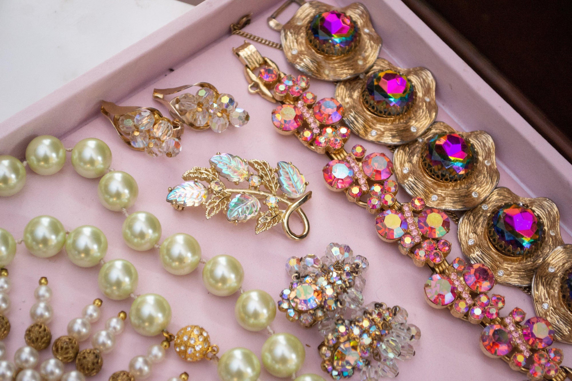 Majorica Pearls by Vintage Meet Modern - Vintage Meet Modern Vintage Jewelry - Chicago, Illinois - #oldhollywoodglamour #vintagemeetmodern #designervintage #jewelrybox #antiquejewelry #vintagejewelry