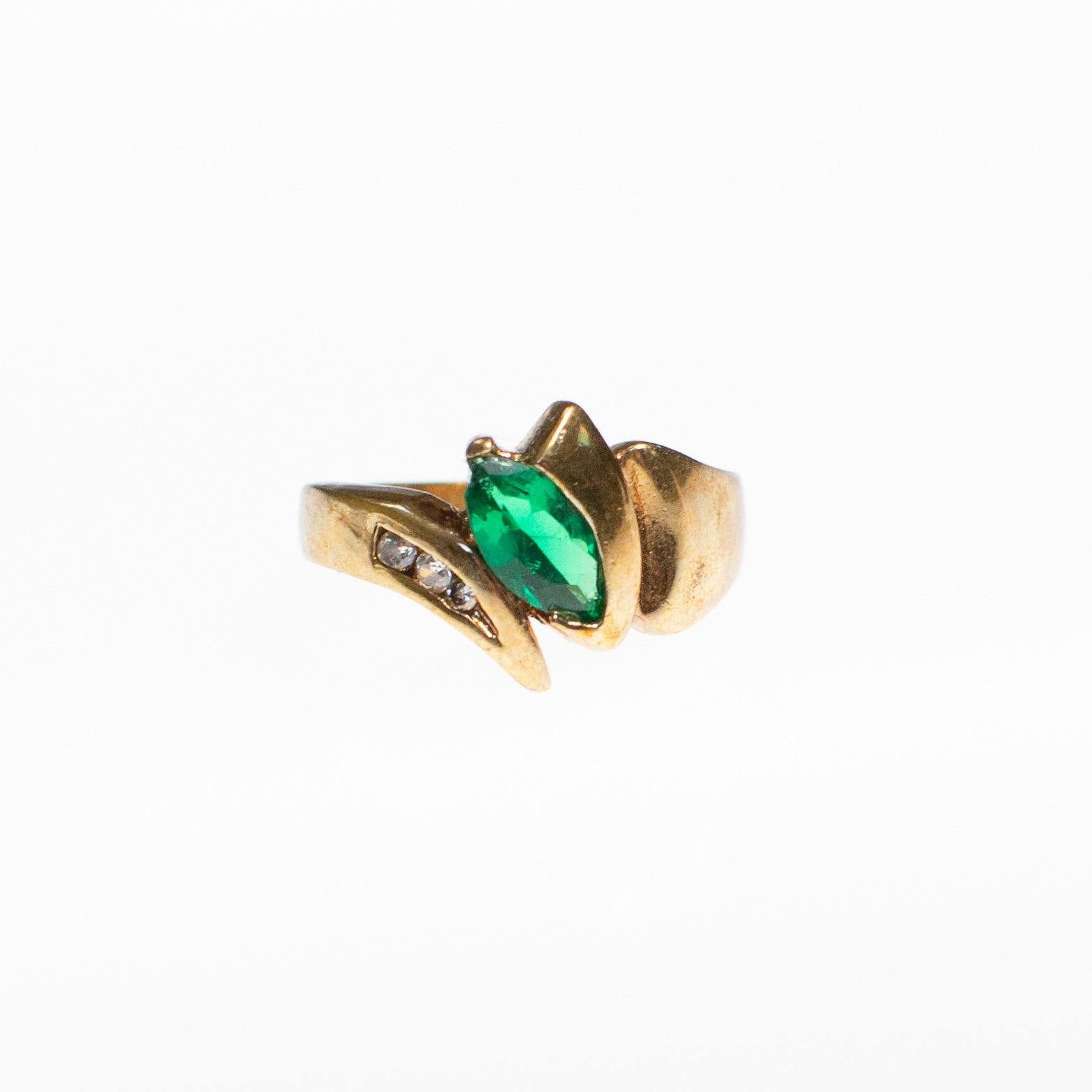 Emerald Green Crystal Statement Ring with Diamante Crystal Accents by Vintage Meet Modern - Vintage Meet Modern Vintage Jewelry - Chicago, Illinois - #oldhollywoodglamour #vintagemeetmodern #designervintage #jewelrybox #antiquejewelry #vintagejewelry