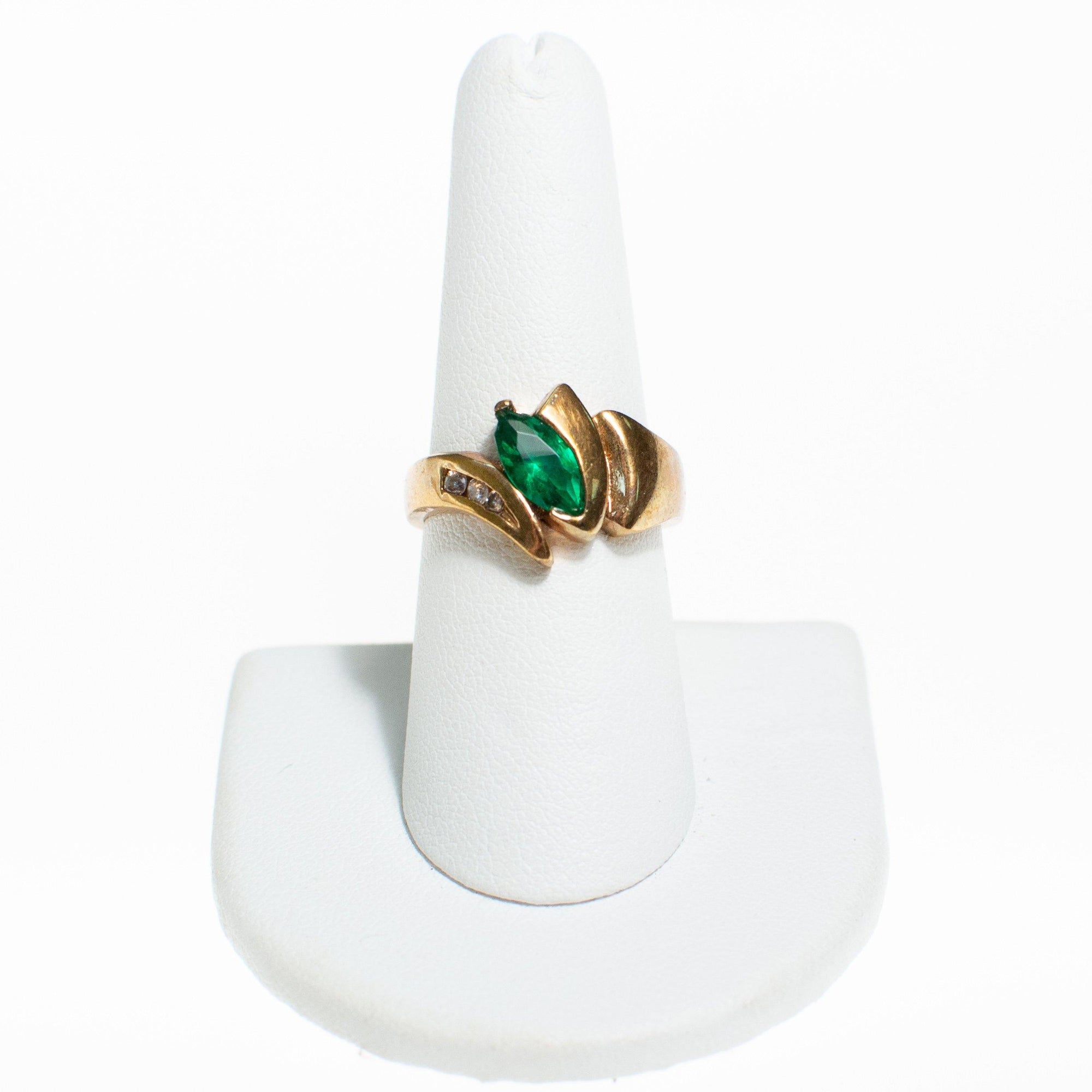 Emerald Green Crystal Statement Ring with Diamante Crystal Accents by Vintage Meet Modern - Vintage Meet Modern Vintage Jewelry - Chicago, Illinois - #oldhollywoodglamour #vintagemeetmodern #designervintage #jewelrybox #antiquejewelry #vintagejewelry