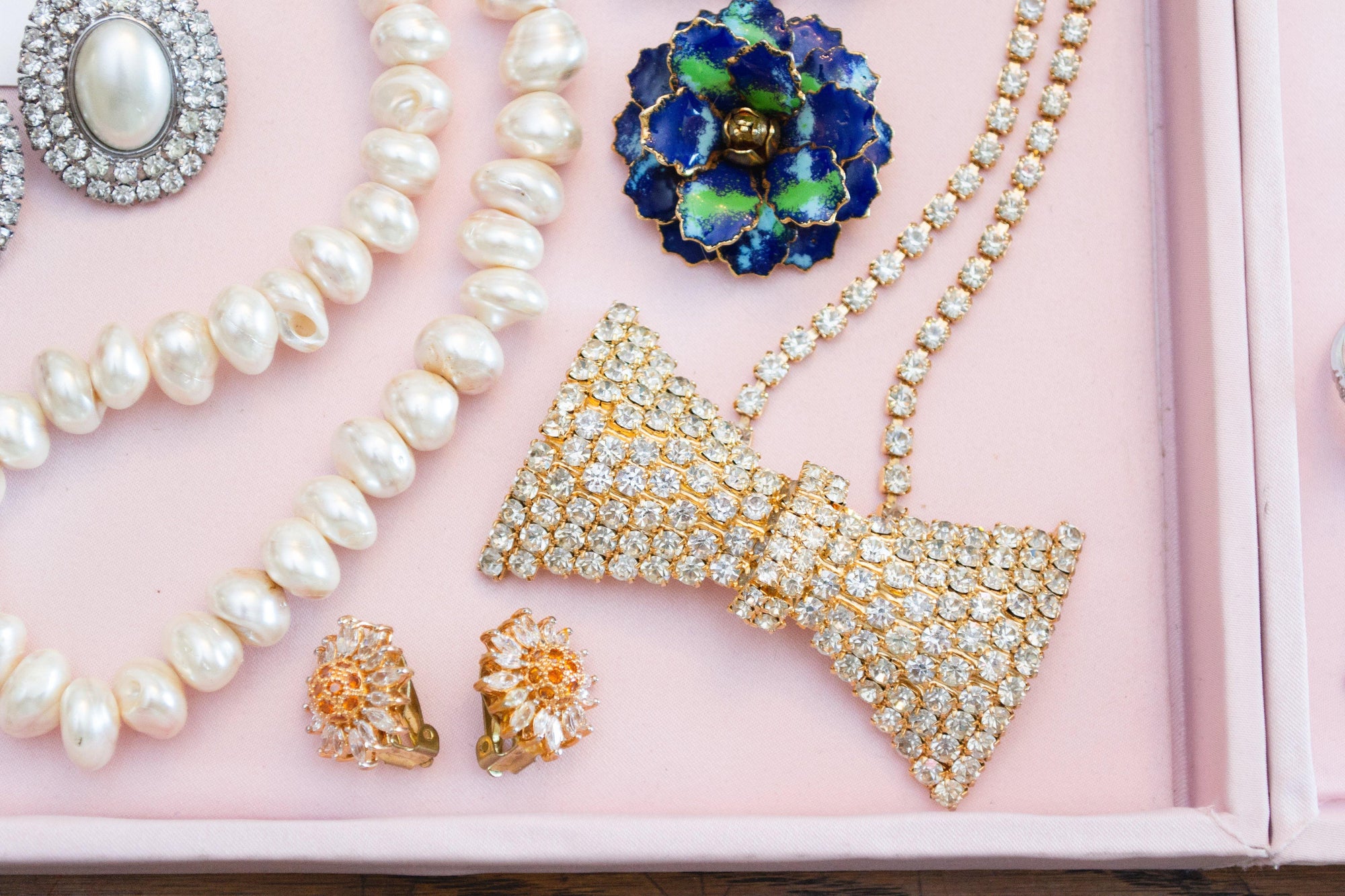 Vintage Blue and Green Enamel Painted Flower Brooch by Vintage Meet Modern - Vintage Meet Modern Vintage Jewelry - Chicago, Illinois - #oldhollywoodglamour #vintagemeetmodern #designervintage #jewelrybox #antiquejewelry #vintagejewelry