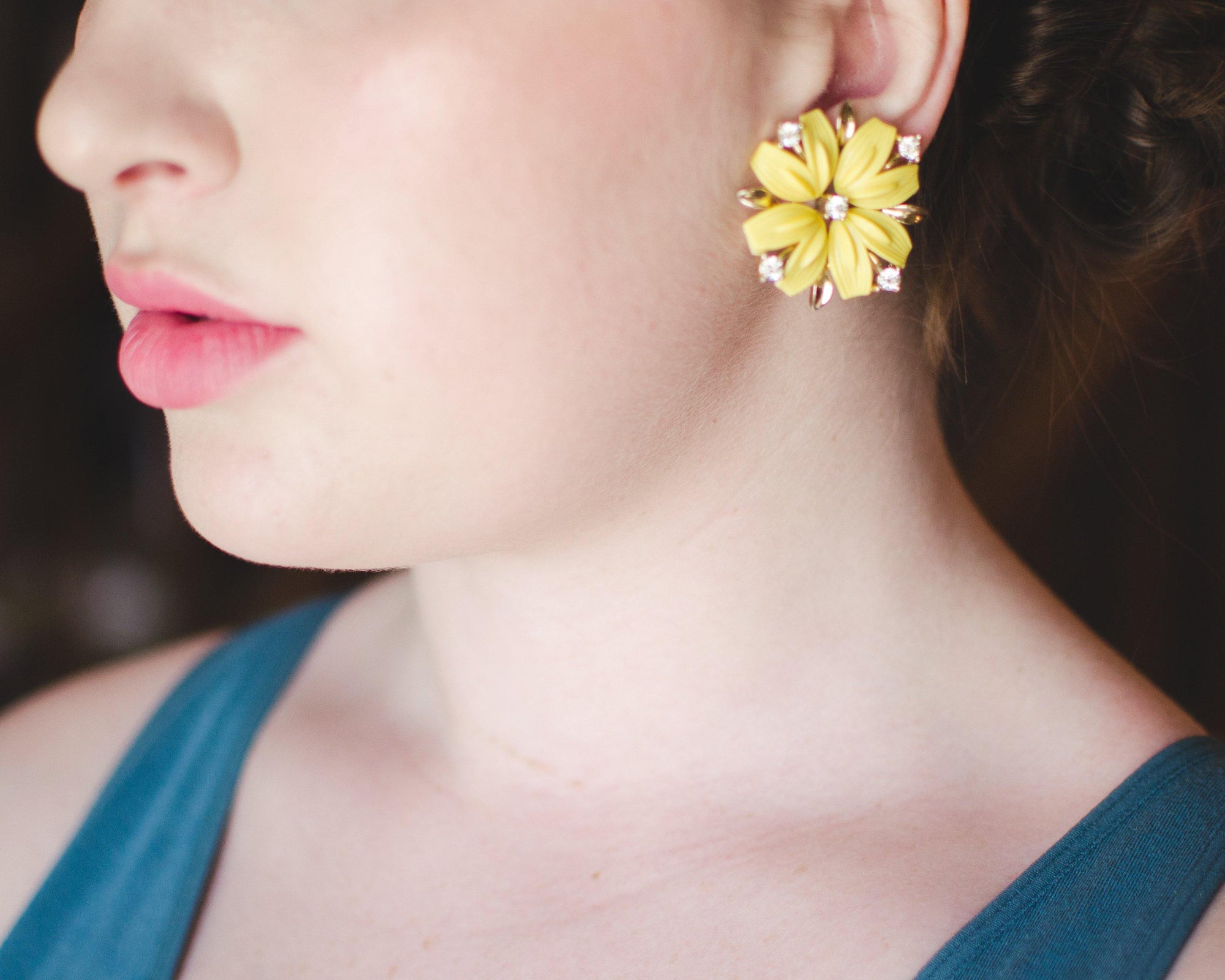 Vintage Lisner Yellow Thermoset Earrings by Vintage Meet Modern - Vintage Meet Modern Vintage Jewelry - Chicago, Illinois - #oldhollywoodglamour #vintagemeetmodern #designervintage #jewelrybox #antiquejewelry #vintagejewelry