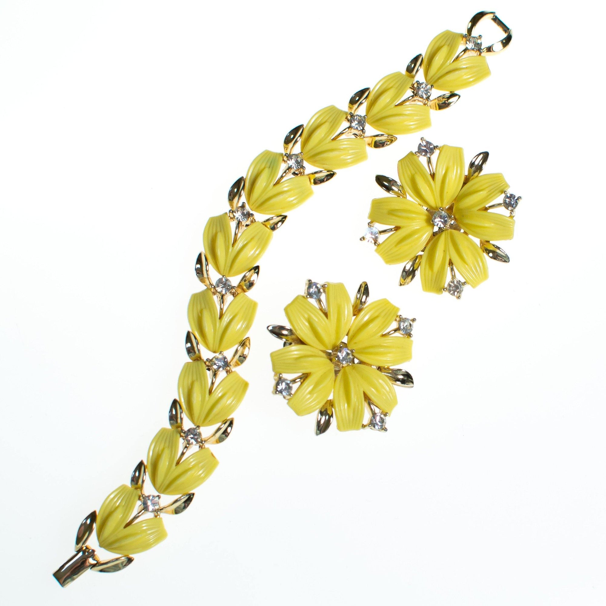 Vintage Lisner Yellow Thermoset Bracelet by Lisner - Vintage Meet Modern Vintage Jewelry - Chicago, Illinois - #oldhollywoodglamour #vintagemeetmodern #designervintage #jewelrybox #antiquejewelry #vintagejewelry