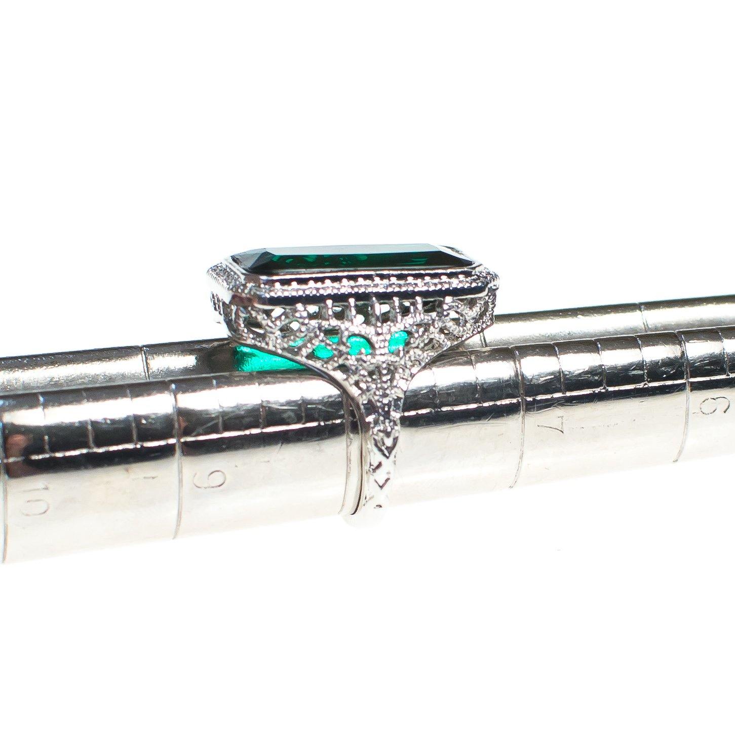 Art Deco Style Emerald Crystal Statement Ring by Vintage Meet Modern - Vintage Meet Modern Vintage Jewelry - Chicago, Illinois - #oldhollywoodglamour #vintagemeetmodern #designervintage #jewelrybox #antiquejewelry #vintagejewelry