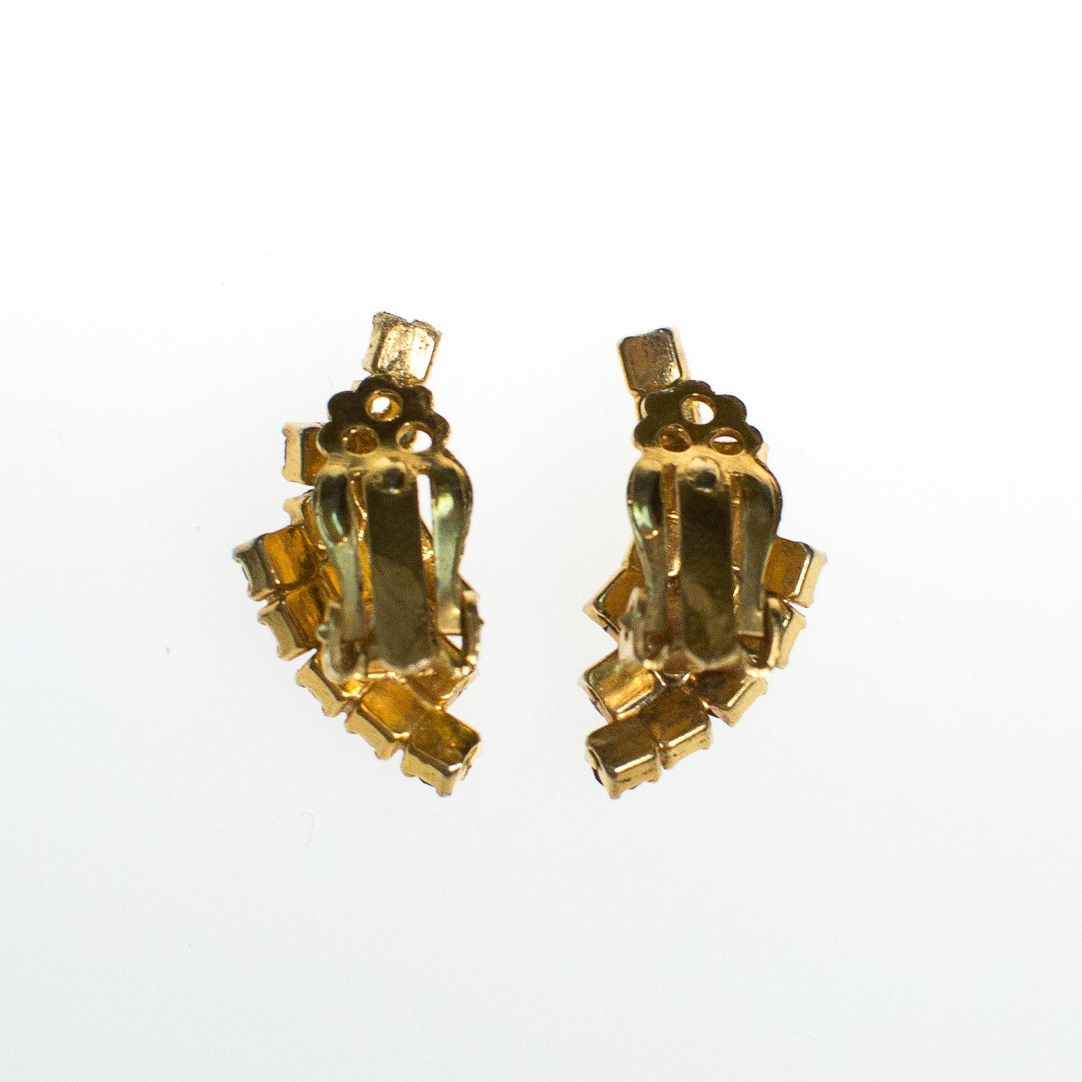 Vintage Red White and Blue Rhinestone Earrings by 1960s - Vintage Meet Modern Vintage Jewelry - Chicago, Illinois - #oldhollywoodglamour #vintagemeetmodern #designervintage #jewelrybox #antiquejewelry #vintagejewelry