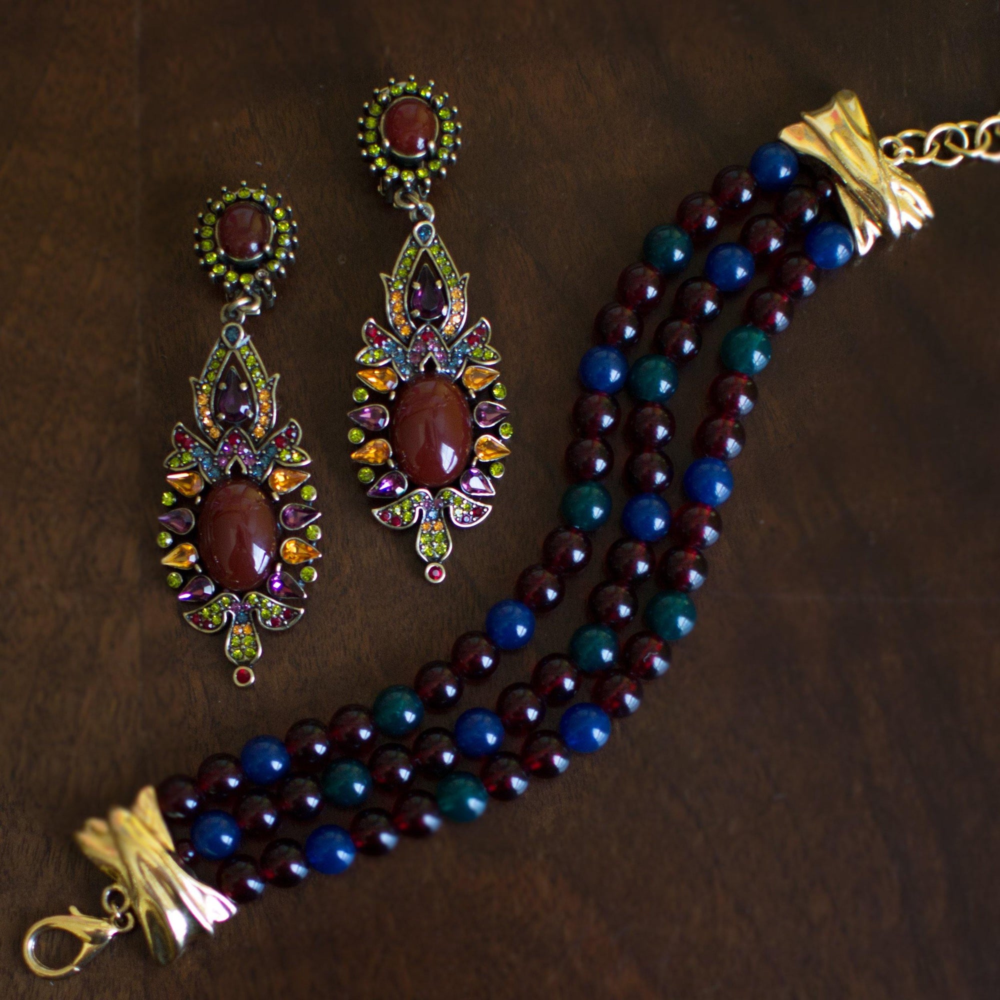 Joan Rivers Emerald Green, Garnet Red, Sapphire Blue Bead Bracelet by Vintage Meet Modern - Vintage Meet Modern Vintage Jewelry - Chicago, Illinois - #oldhollywoodglamour #vintagemeetmodern #designervintage #jewelrybox #antiquejewelry #vintagejewelry