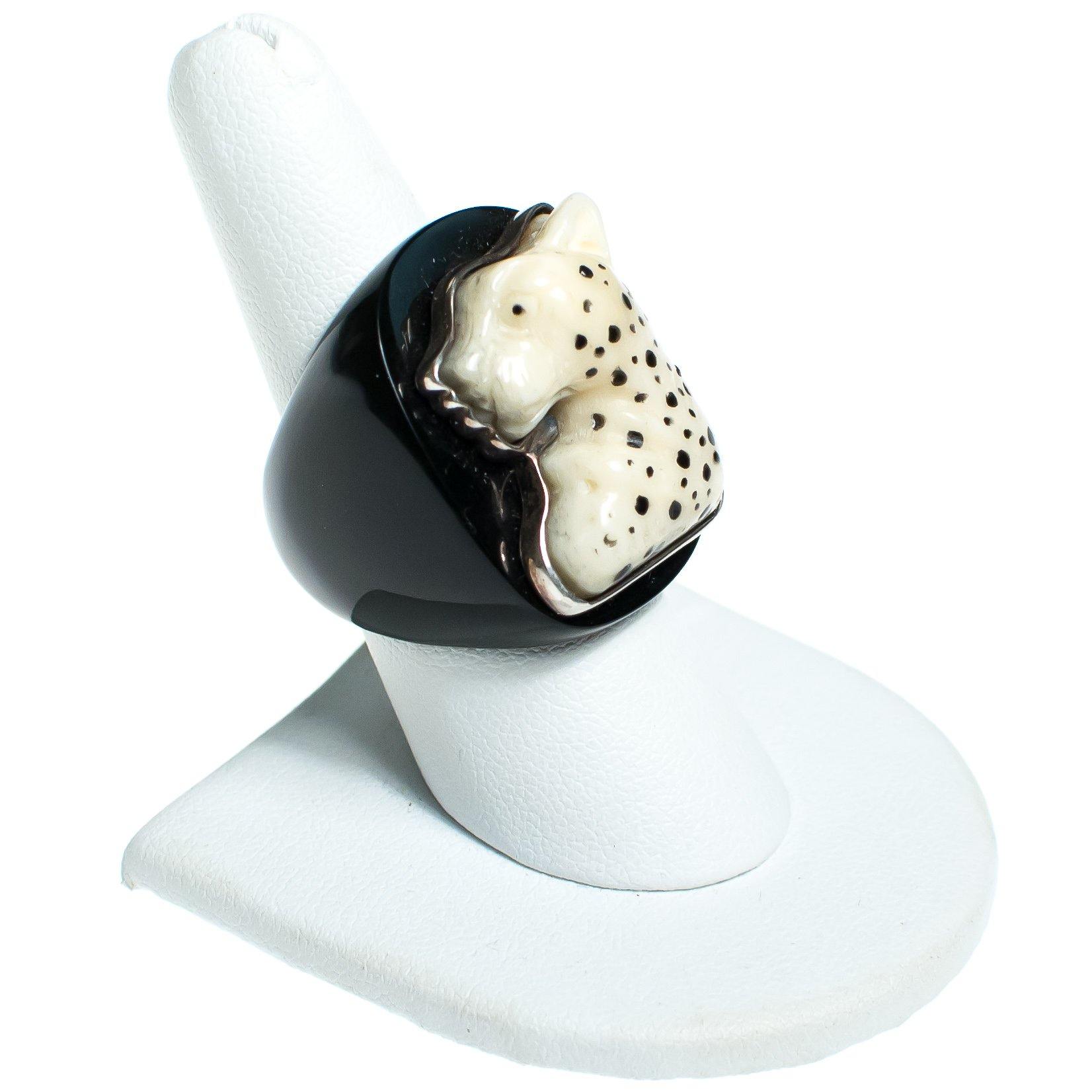 Vintage Lucite Black and White Leopard Ring by Vintage Meet Modern - Vintage Meet Modern Vintage Jewelry - Chicago, Illinois - #oldhollywoodglamour #vintagemeetmodern #designervintage #jewelrybox #antiquejewelry #vintagejewelry