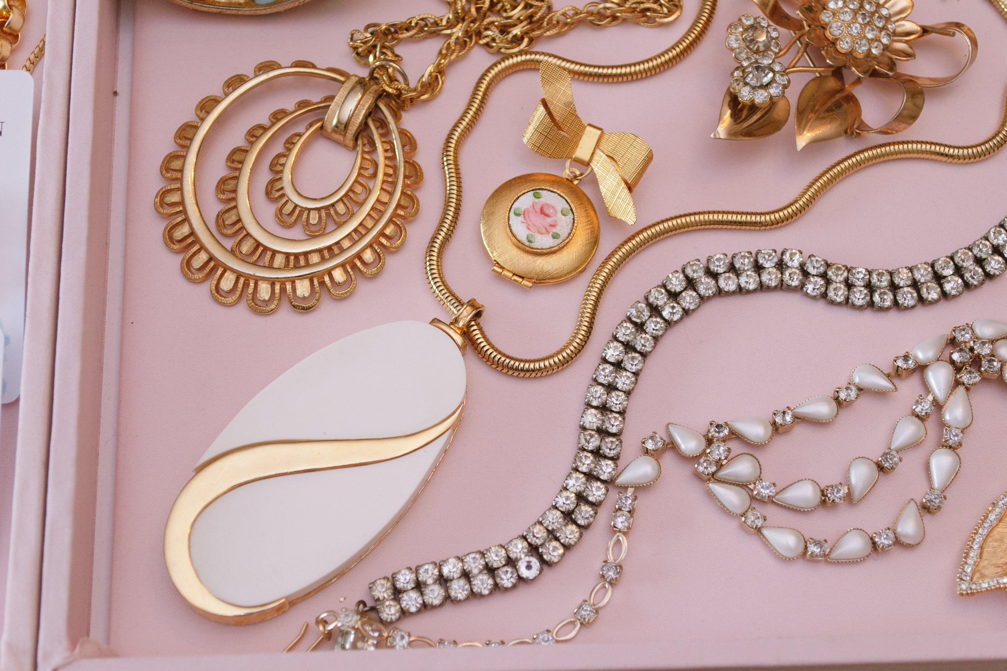 Vintage Alice Caviness White Lucite and Gold Mod Statement Pendant Necklace by Vintage Meet Modern - Vintage Meet Modern Vintage Jewelry - Chicago, Illinois - #oldhollywoodglamour #vintagemeetmodern #designervintage #jewelrybox #antiquejewelry #vintagejewelry