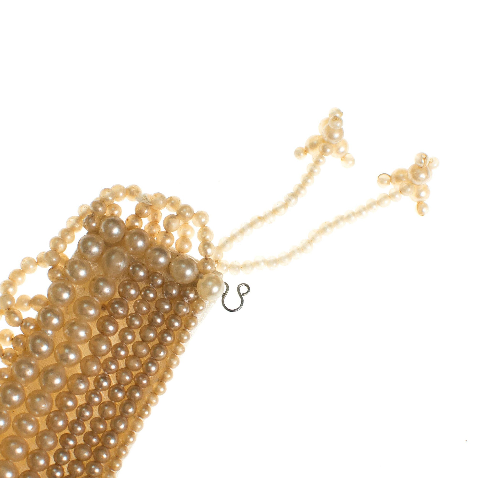 Baare & Beards for Top Hit Fashion Pearl Collar Necklace by Vintage Meet Modern - Vintage Meet Modern Vintage Jewelry - Chicago, Illinois - #oldhollywoodglamour #vintagemeetmodern #designervintage #jewelrybox #antiquejewelry #vintagejewelry