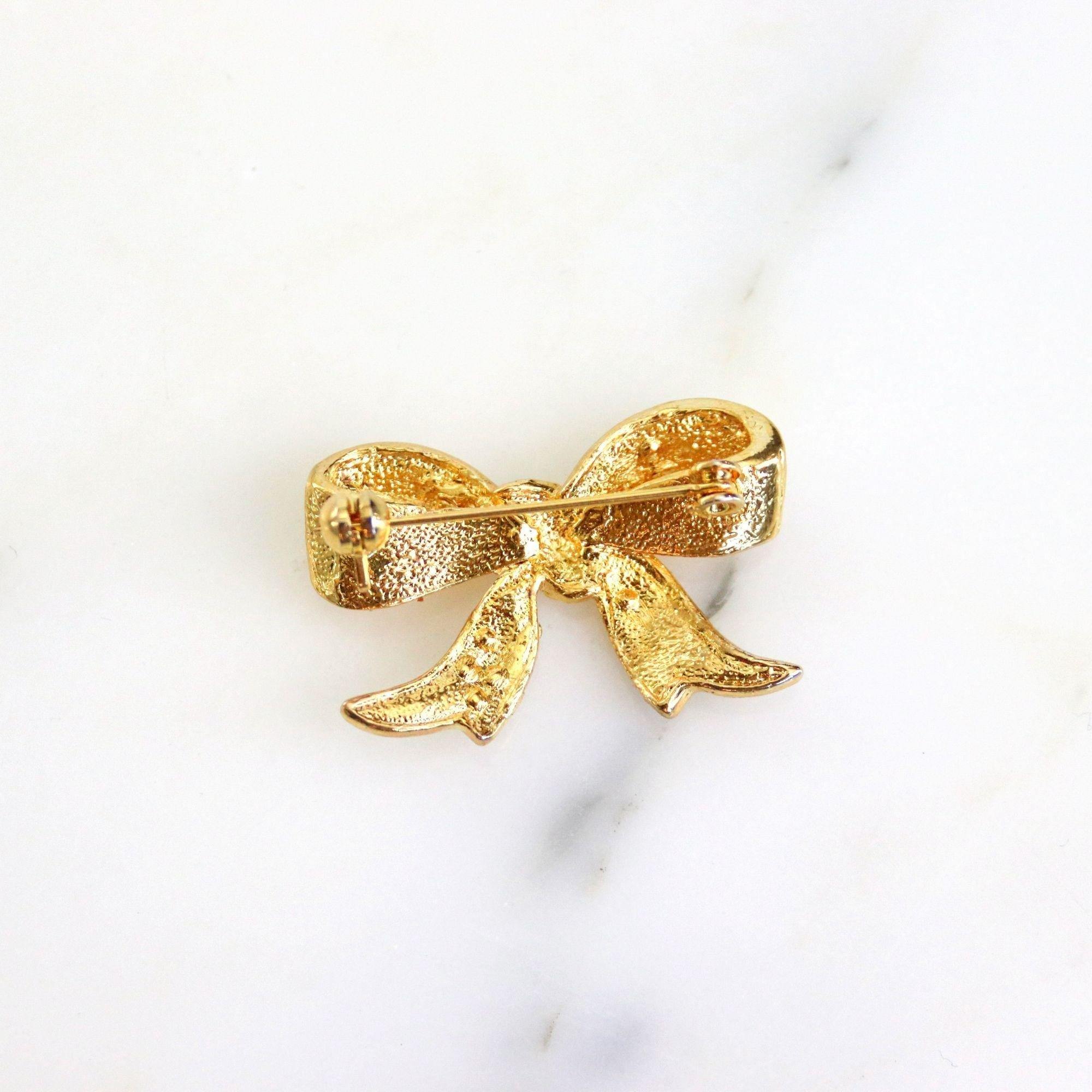 Vintage Gold Rhinestone Bow Brooch by Unsigned Beauty - Vintage Meet Modern Vintage Jewelry - Chicago, Illinois - #oldhollywoodglamour #vintagemeetmodern #designervintage #jewelrybox #antiquejewelry #vintagejewelry