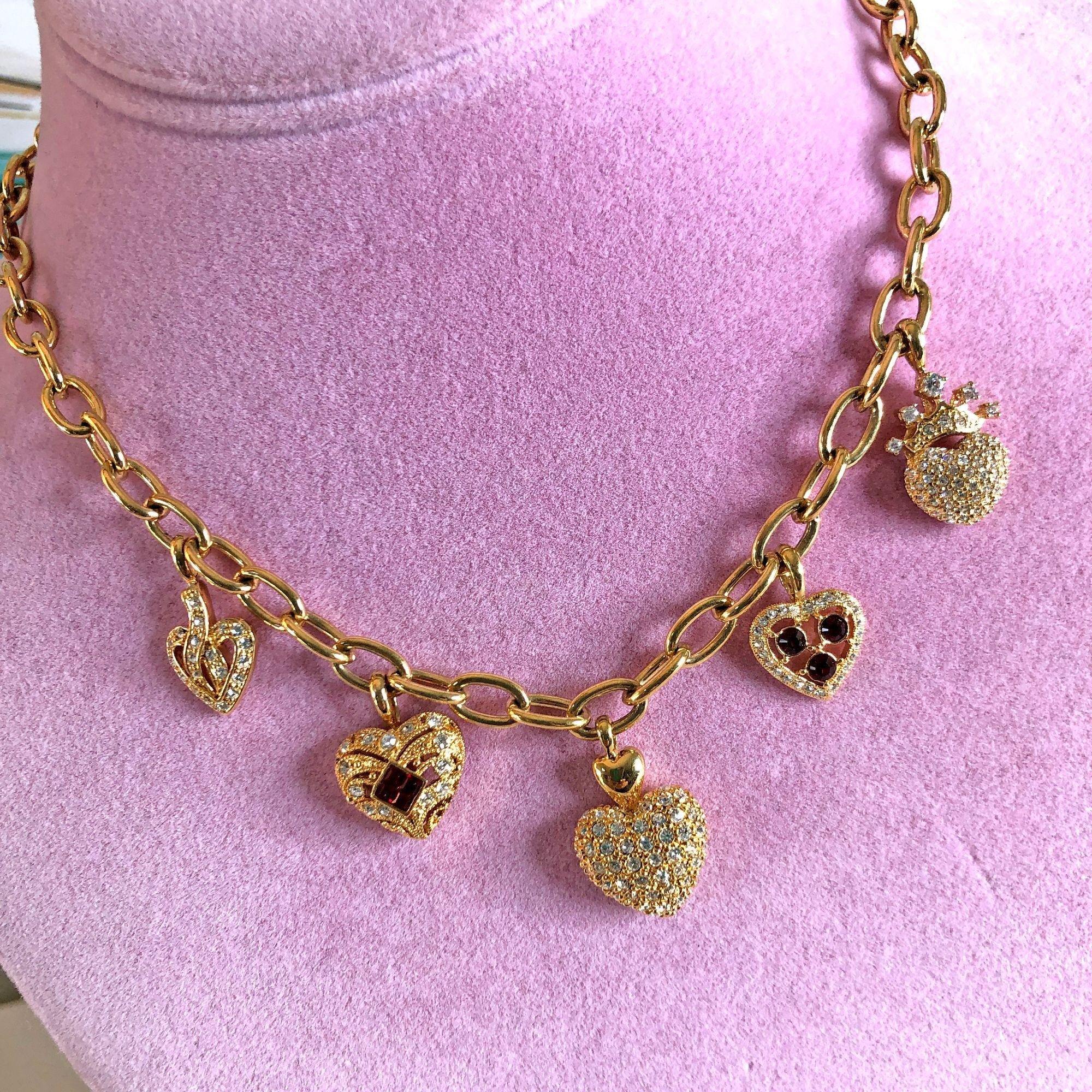 Vintage Heart Charm Necklace by Unsigned Beauty - Vintage Meet Modern Vintage Jewelry - Chicago, Illinois - #oldhollywoodglamour #vintagemeetmodern #designervintage #jewelrybox #antiquejewelry #vintagejewelry