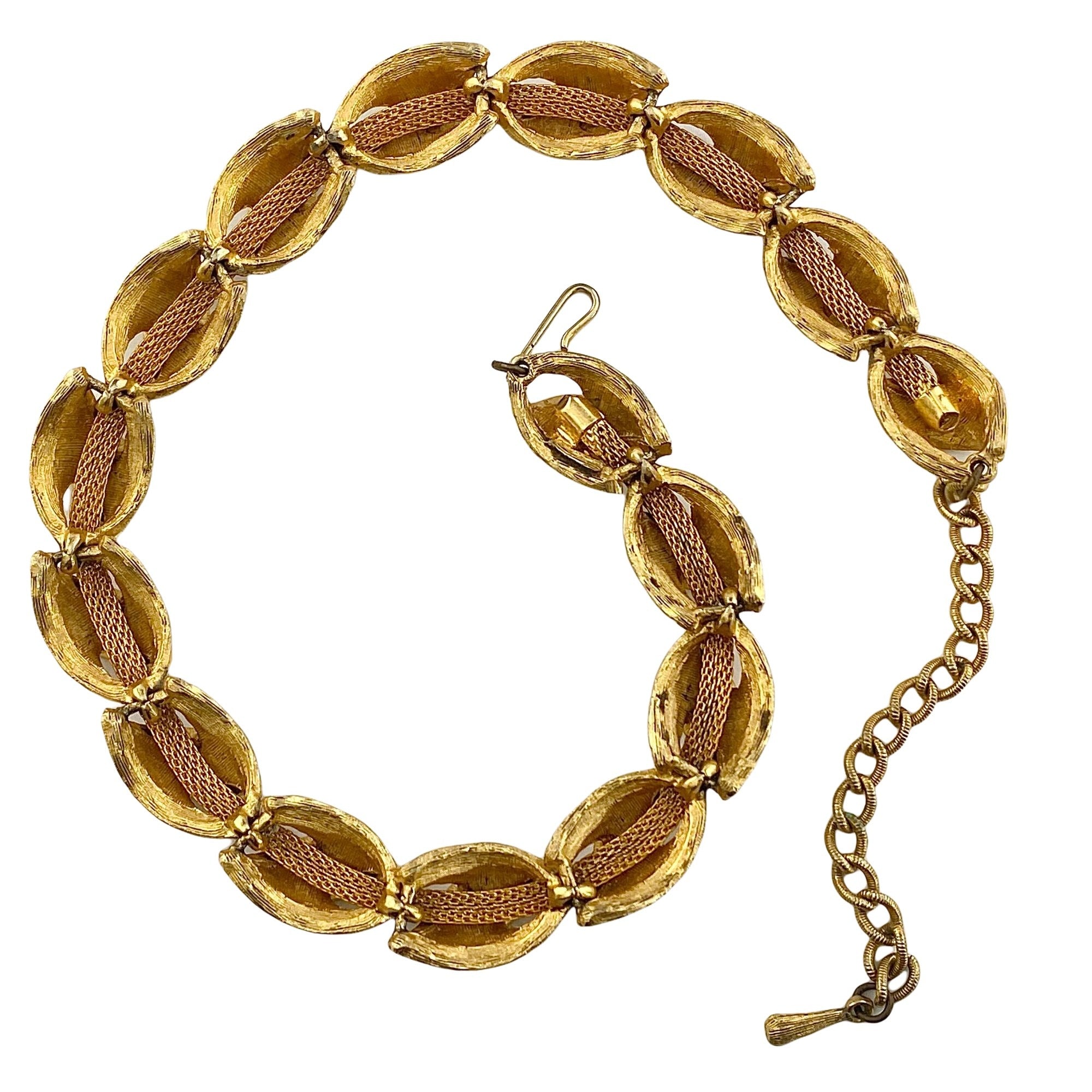 Mid Century Gold Leaf Necklace by Unsigned Beauty - Vintage Meet Modern Vintage Jewelry - Chicago, Illinois - #oldhollywoodglamour #vintagemeetmodern #designervintage #jewelrybox #antiquejewelry #vintagejewelry