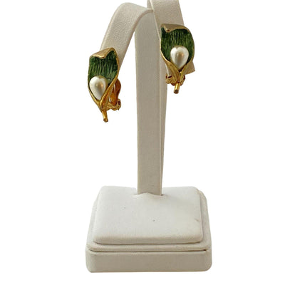 Vintage Lily of the Valley Earrings by Unsigned Beauty - Vintage Meet Modern Vintage Jewelry - Chicago, Illinois - #oldhollywoodglamour #vintagemeetmodern #designervintage #jewelrybox #antiquejewelry #vintagejewelry