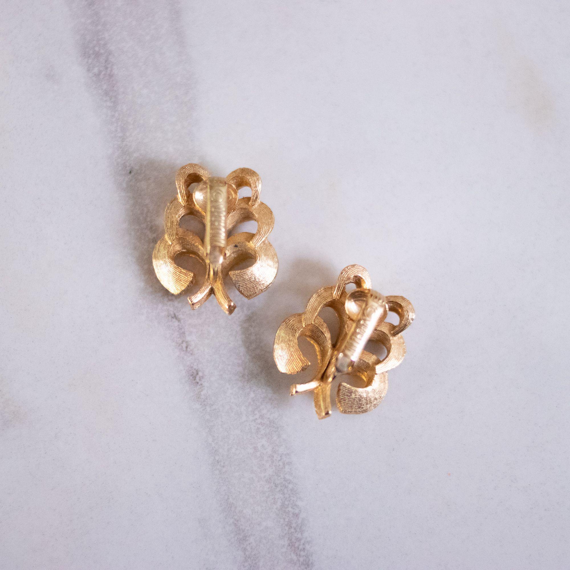 Vintage Sarah Coventry Gold Scroll Leaf Designer Earrings by Sarah Coventry - Vintage Meet Modern Vintage Jewelry - Chicago, Illinois - #oldhollywoodglamour #vintagemeetmodern #designervintage #jewelrybox #antiquejewelry #vintagejewelry