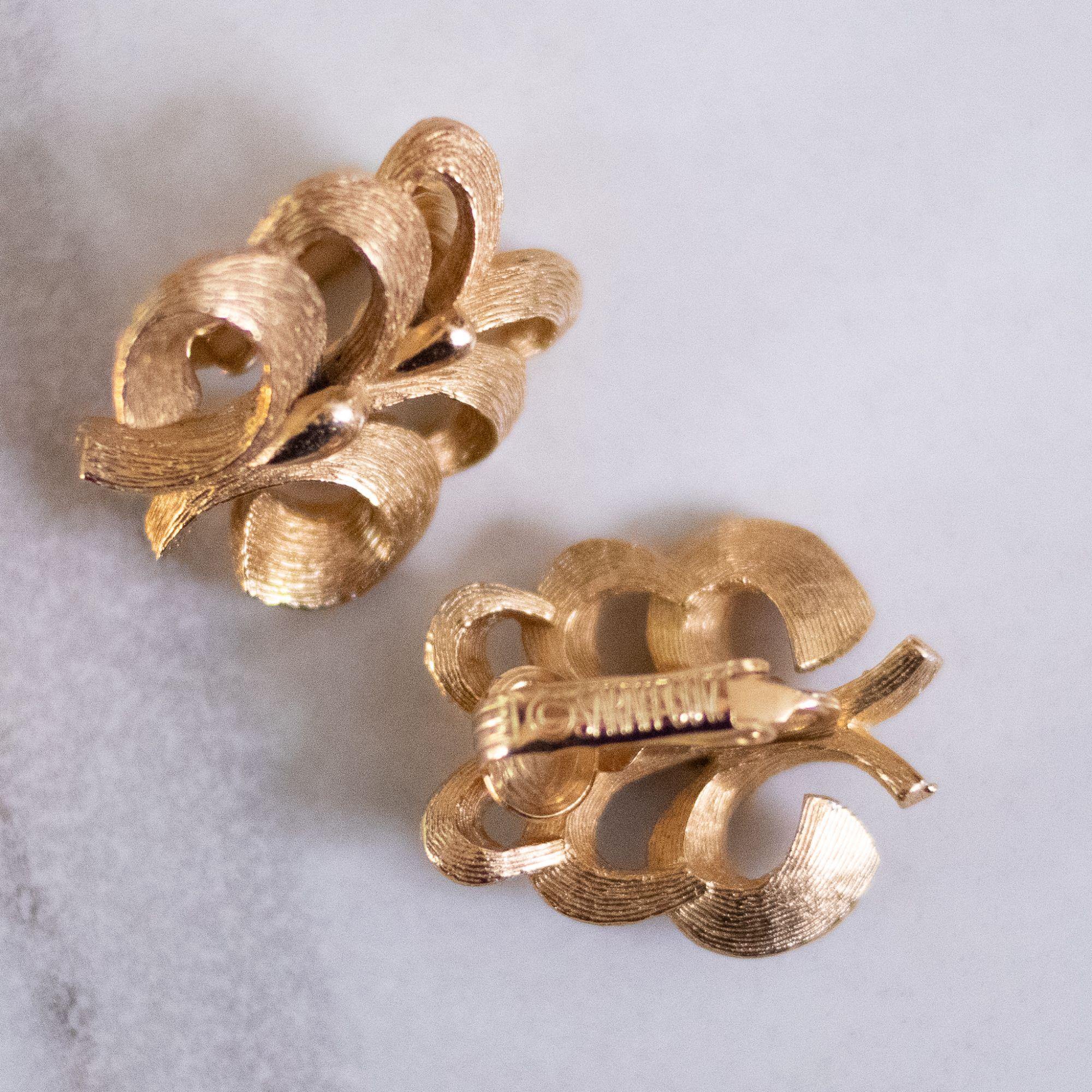 Vintage Sarah Coventry Gold Scroll Leaf Designer Earrings by Sarah Coventry - Vintage Meet Modern Vintage Jewelry - Chicago, Illinois - #oldhollywoodglamour #vintagemeetmodern #designervintage #jewelrybox #antiquejewelry #vintagejewelry