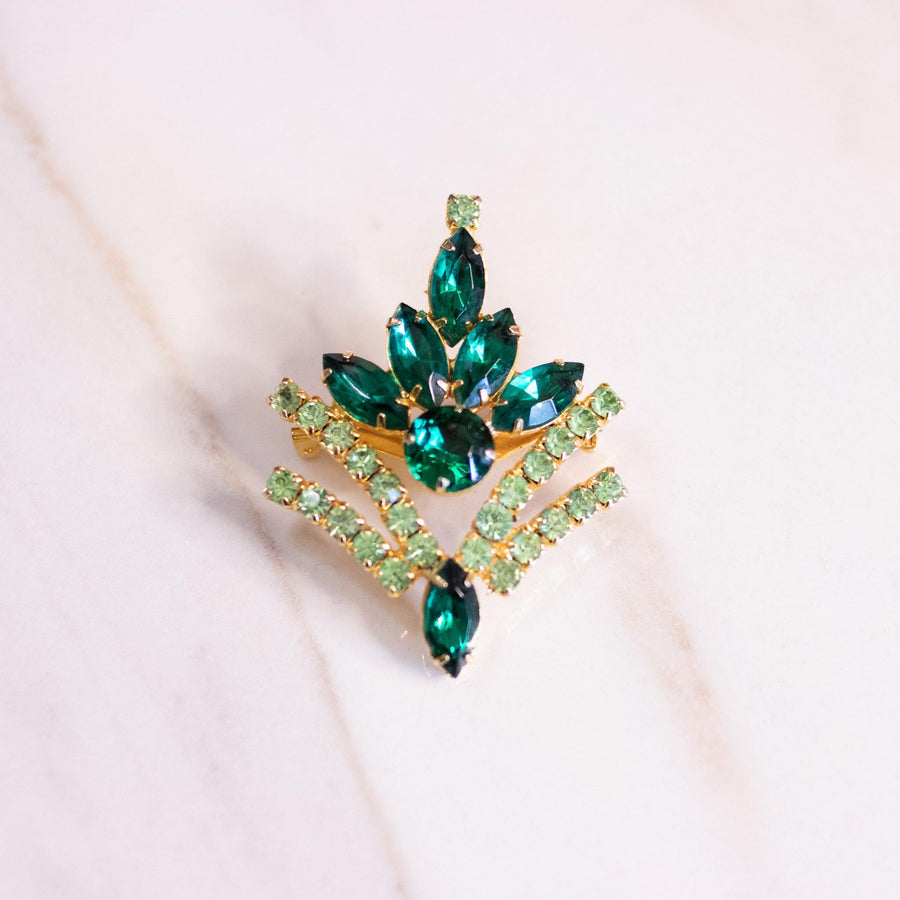Vintage Juliana Green Rhinestone Brooch by Juliana - Vintage Meet Modern Vintage Jewelry - Chicago, Illinois - #oldhollywoodglamour #vintagemeetmodern #designervintage #jewelrybox #antiquejewelry #vintagejewelry