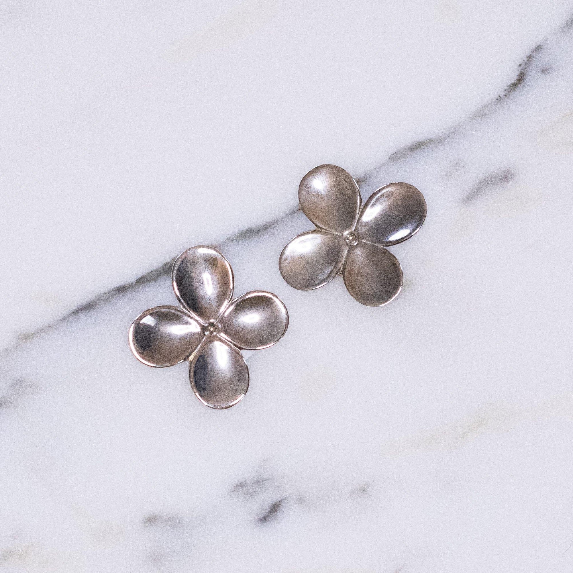 Vintage Angela Cummings Sterling Silver Flower Earrings by Angela Cummings - Vintage Meet Modern Vintage Jewelry - Chicago, Illinois - #oldhollywoodglamour #vintagemeetmodern #designervintage #jewelrybox #antiquejewelry #vintagejewelry