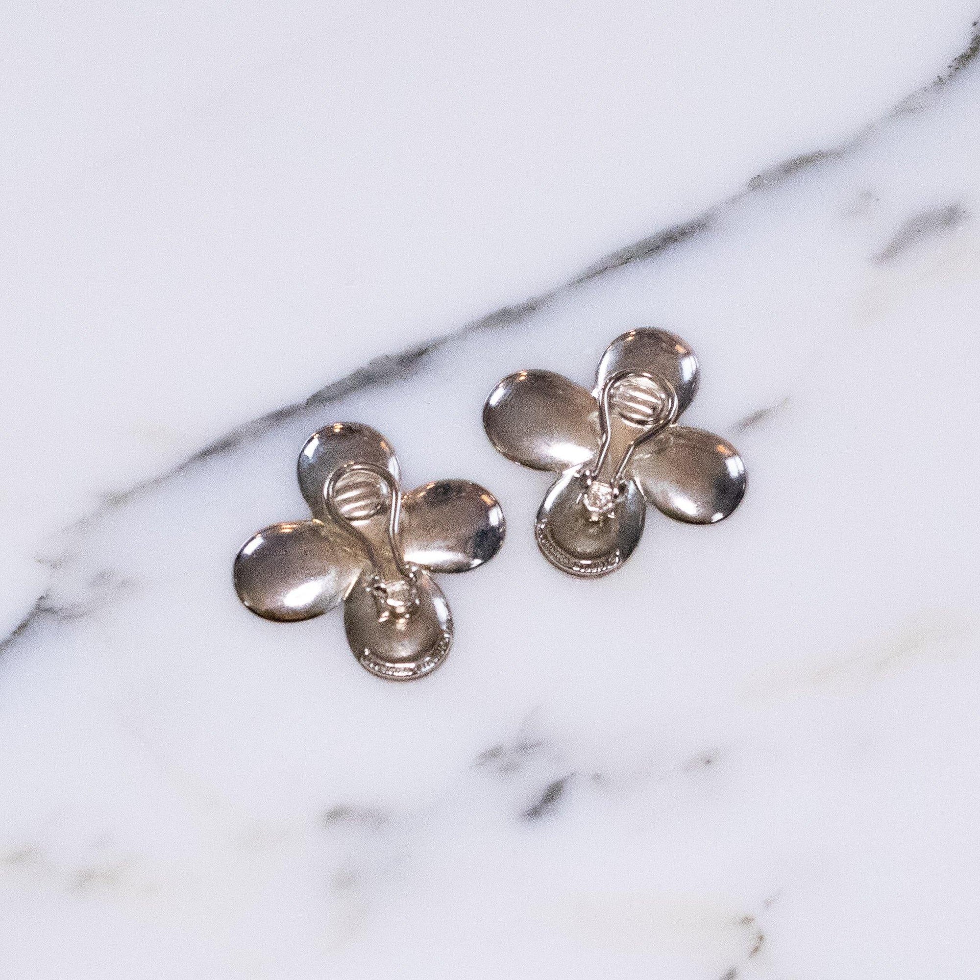 Vintage Angela Cummings Sterling Silver Flower Earrings by Angela Cummings - Vintage Meet Modern Vintage Jewelry - Chicago, Illinois - #oldhollywoodglamour #vintagemeetmodern #designervintage #jewelrybox #antiquejewelry #vintagejewelry