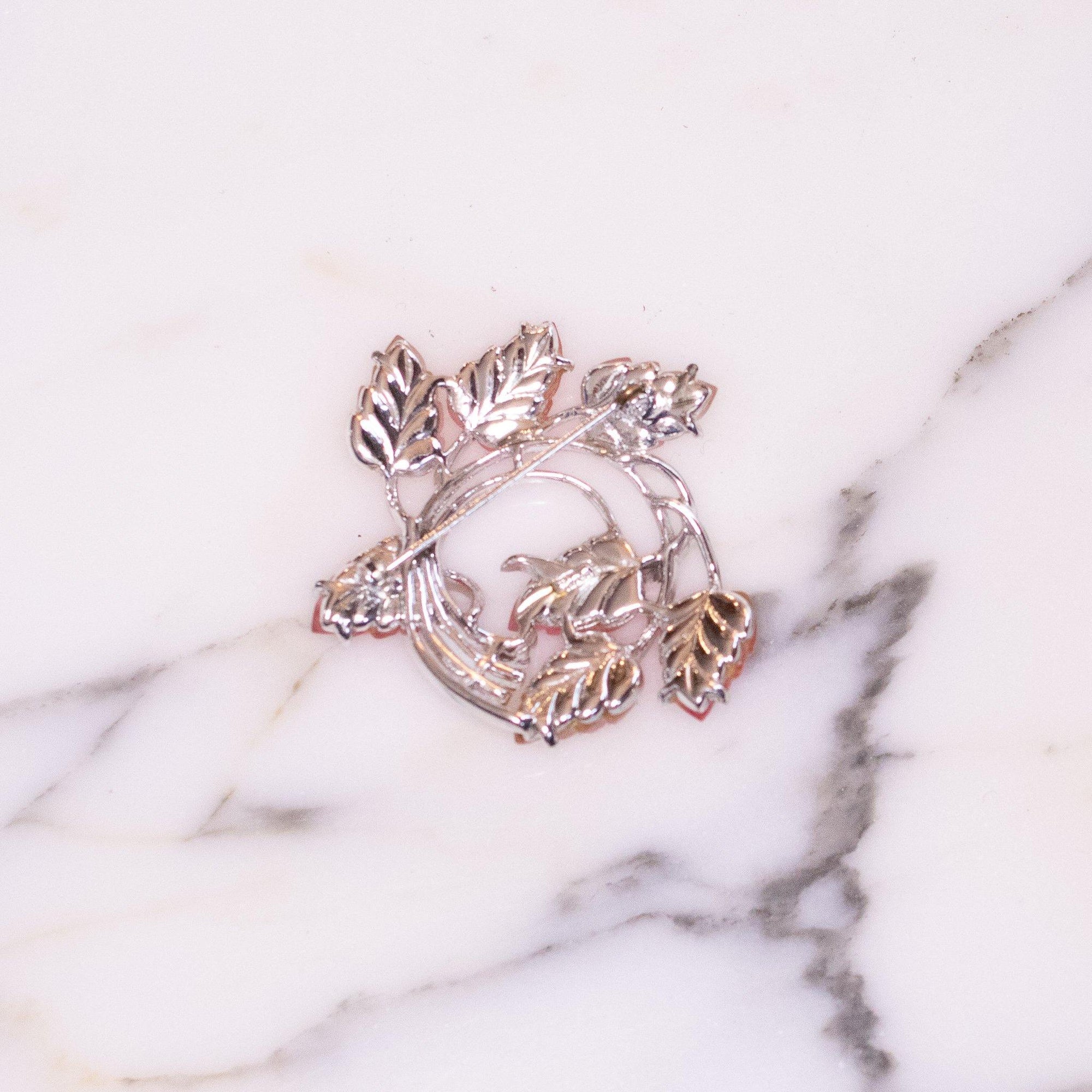 Vintage Pink and Cream Thermoset Lucite Leaf Brooch by Lisner - Vintage Meet Modern Vintage Jewelry - Chicago, Illinois - #oldhollywoodglamour #vintagemeetmodern #designervintage #jewelrybox #antiquejewelry #vintagejewelry