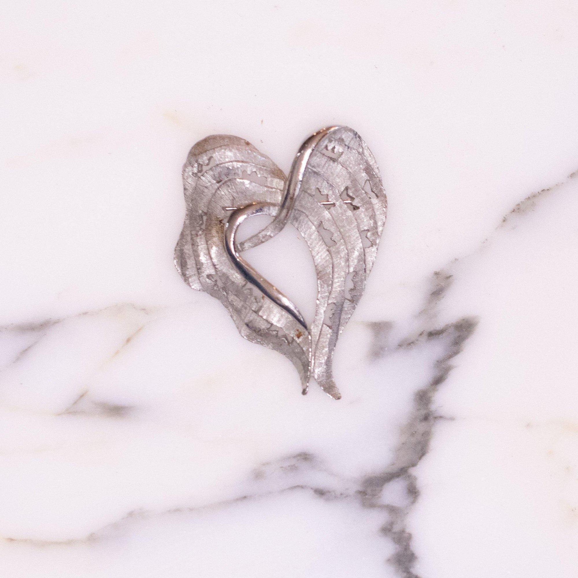 Vintage Heart Shaped Silver Ribbon Brooch by Vintage Meet Modern - Vintage Meet Modern Vintage Jewelry - Chicago, Illinois - #oldhollywoodglamour #vintagemeetmodern #designervintage #jewelrybox #antiquejewelry #vintagejewelry