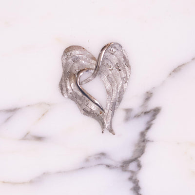 Vintage Heart Shaped Silver Ribbon Brooch by Vintage Meet Modern  - Vintage Meet Modern Vintage Jewelry - Chicago, Illinois - #oldhollywoodglamour #vintagemeetmodern #designervintage #jewelrybox #antiquejewelry #vintagejewelry