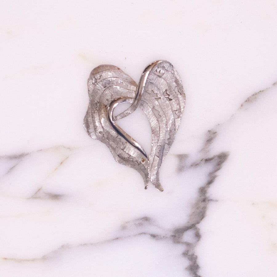 Vintage Heart Shaped Silver Ribbon Brooch by Vintage Meet Modern - Vintage Meet Modern Vintage Jewelry - Chicago, Illinois - #oldhollywoodglamour #vintagemeetmodern #designervintage #jewelrybox #antiquejewelry #vintagejewelry