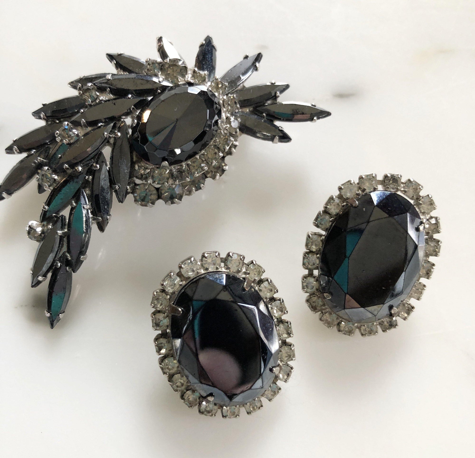 Vintage Juliana Hematite and Smoke Rhinestone Brooch by Vintage Meet Modern - Vintage Meet Modern Vintage Jewelry - Chicago, Illinois - #oldhollywoodglamour #vintagemeetmodern #designervintage #jewelrybox #antiquejewelry #vintagejewelry