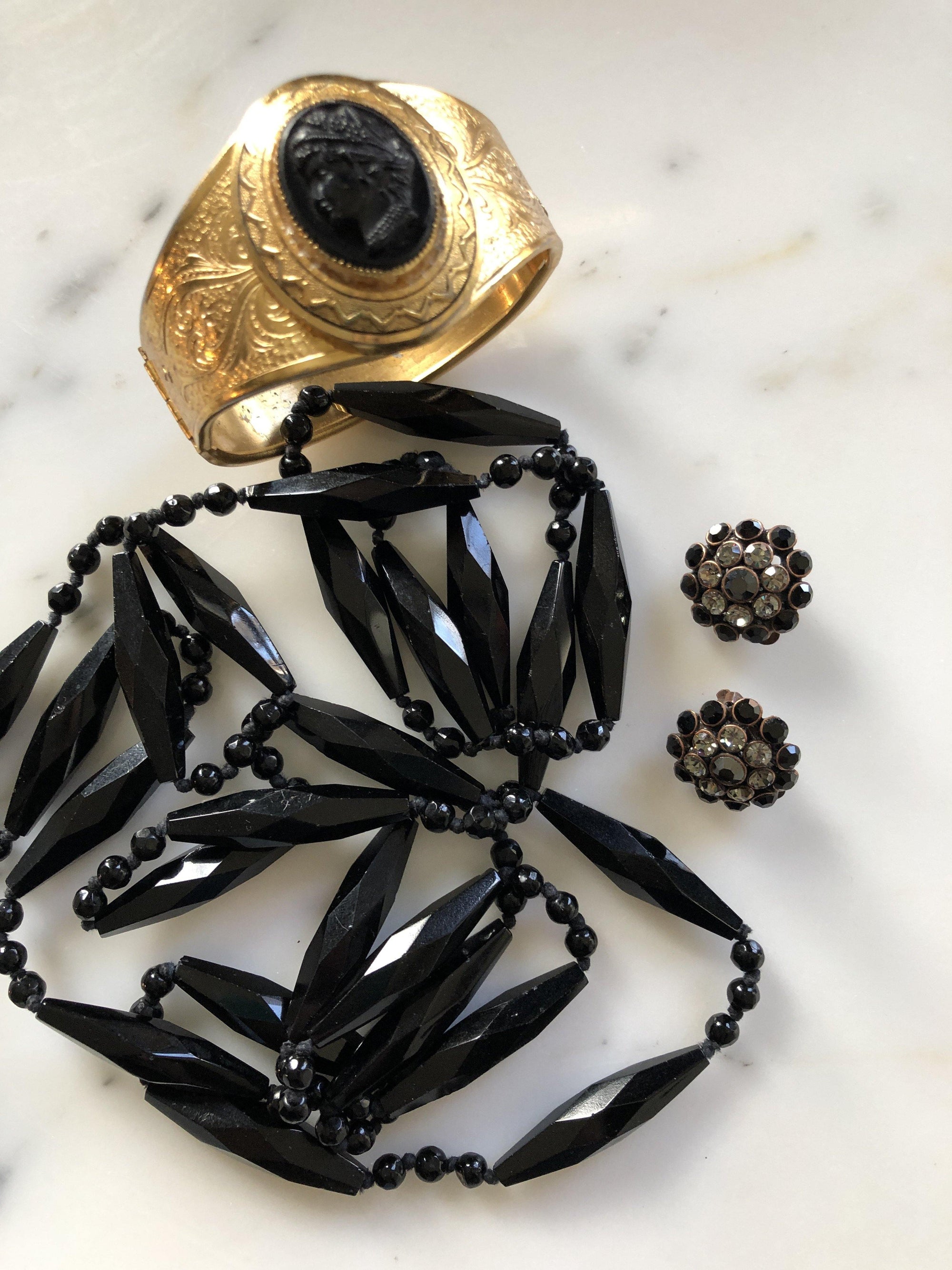 Vintage Art Deco Czech Faceted Jet Crystal Sautoir Necklace by Vintage Meet Modern - Vintage Meet Modern Vintage Jewelry - Chicago, Illinois - #oldhollywoodglamour #vintagemeetmodern #designervintage #jewelrybox #antiquejewelry #vintagejewelry