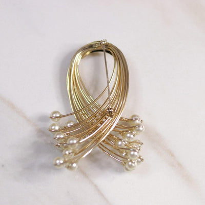 Vintage Mid Century Modern Gold Wire Brooch with Pearls by Vintage Meet Modern - Vintage Meet Modern Vintage Jewelry - Chicago, Illinois - #oldhollywoodglamour #vintagemeetmodern #designervintage #jewelrybox #antiquejewelry #vintagejewelry