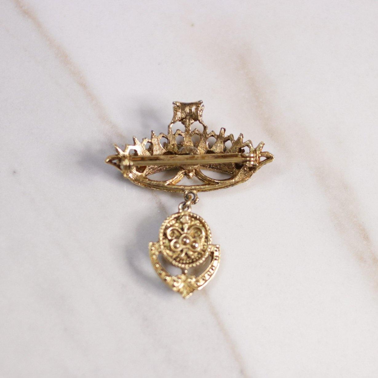 Vintage Gold Crown Brooch with Amber Cabochon Charm by Goldette - Vintage Meet Modern Vintage Jewelry - Chicago, Illinois - #oldhollywoodglamour #vintagemeetmodern #designervintage #jewelrybox #antiquejewelry #vintagejewelry