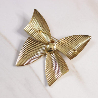 Vintage Large Gold Bow with Rhinestones Brooch by Unsigned Beauty - Vintage Meet Modern Vintage Jewelry - Chicago, Illinois - #oldhollywoodglamour #vintagemeetmodern #designervintage #jewelrybox #antiquejewelry #vintagejewelry