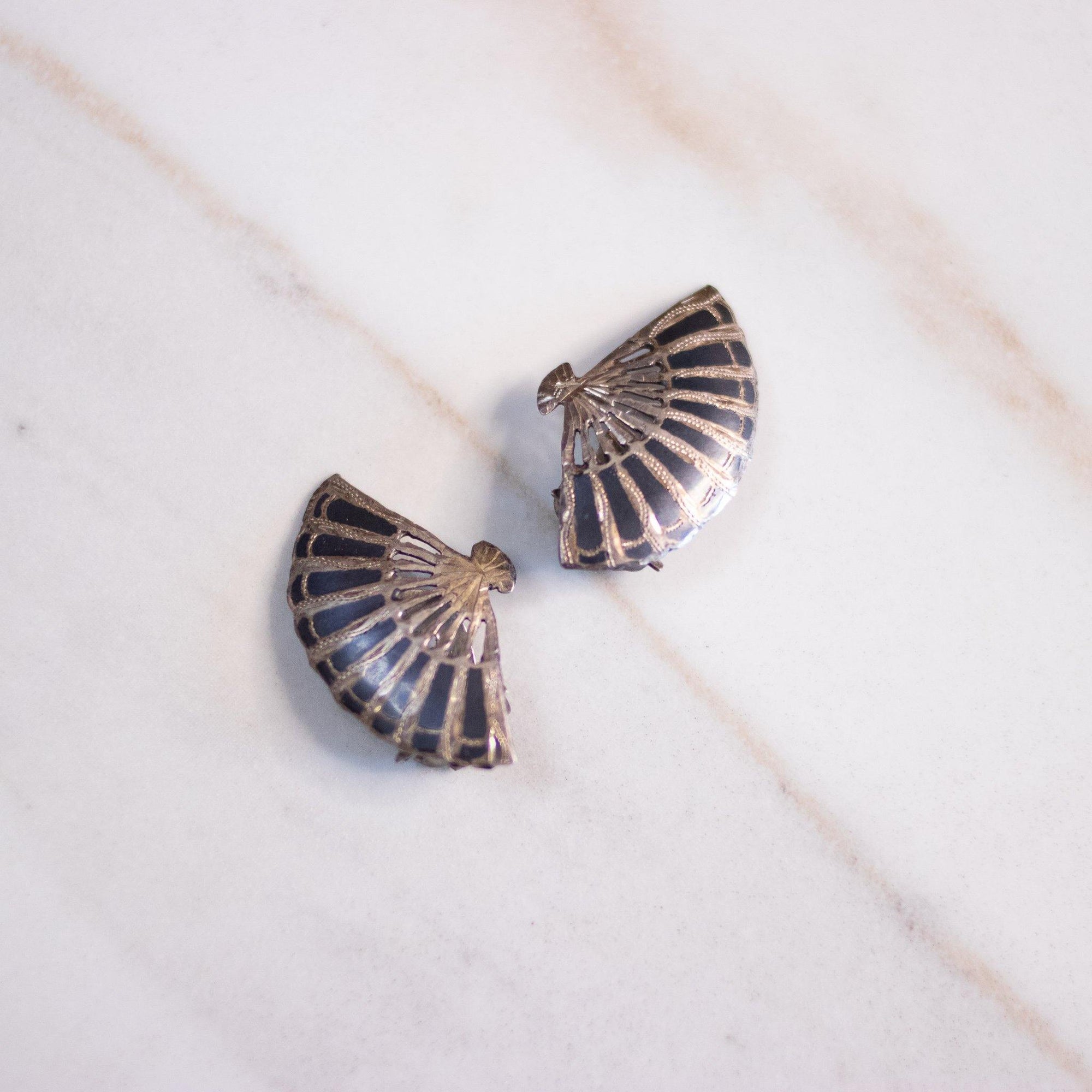 Vintage Siam Silver Fan Earrings by Thai - Vintage Meet Modern Vintage Jewelry - Chicago, Illinois - #oldhollywoodglamour #vintagemeetmodern #designervintage #jewelrybox #antiquejewelry #vintagejewelry