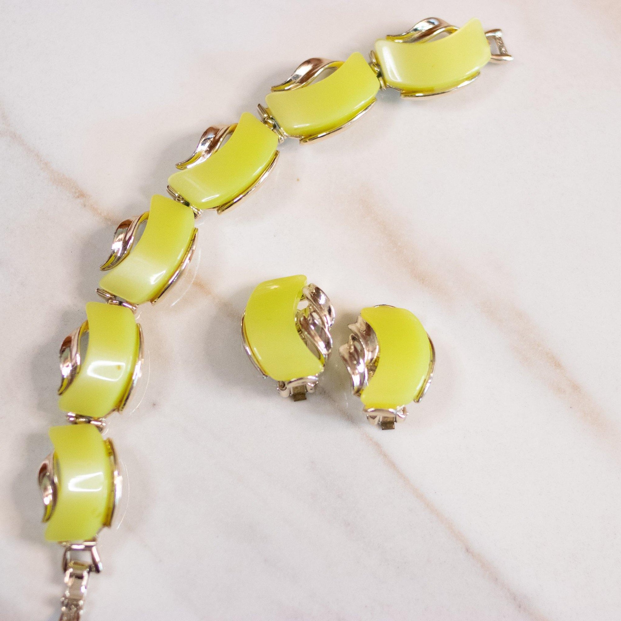 Vintage Light Green Thermoset Bracelet by Coro - Vintage Meet Modern Vintage Jewelry - Chicago, Illinois - #oldhollywoodglamour #vintagemeetmodern #designervintage #jewelrybox #antiquejewelry #vintagejewelry