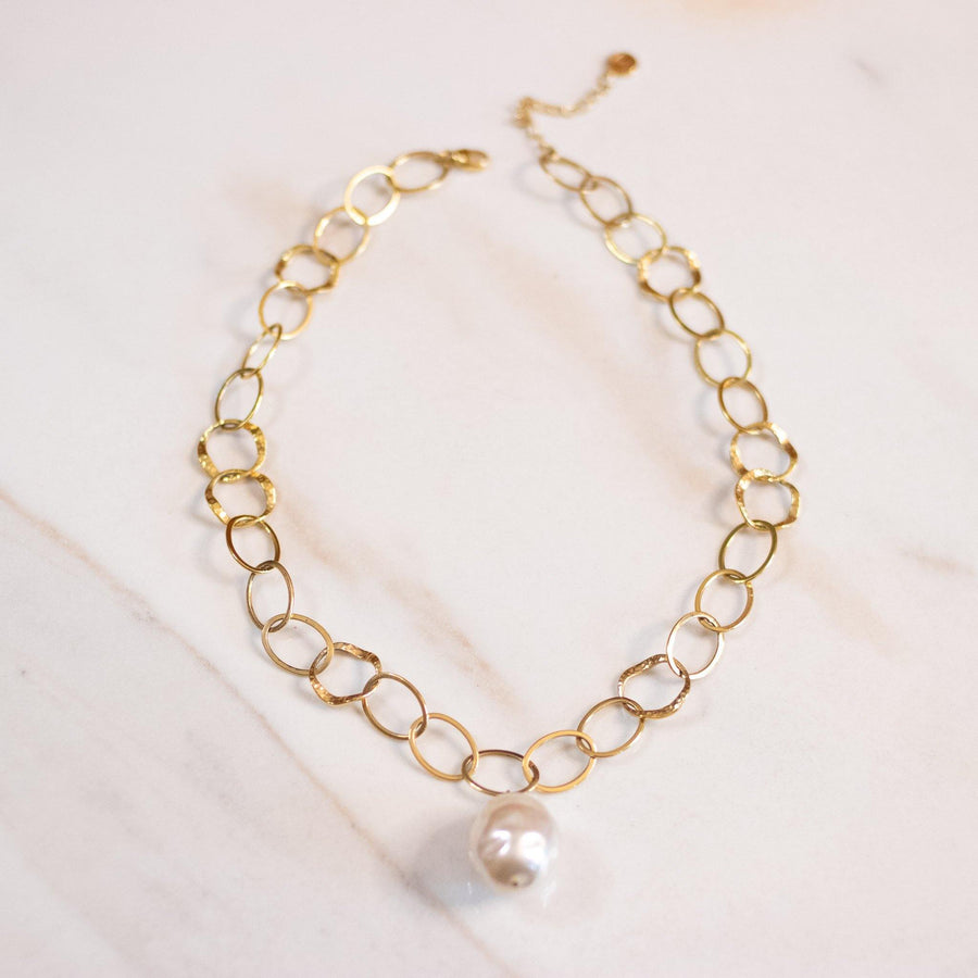 Vintage Chunky Gold Link Chain Necklace with Faux Pearl by Unsigned Beauty - Vintage Meet Modern Vintage Jewelry - Chicago, Illinois - #oldhollywoodglamour #vintagemeetmodern #designervintage #jewelrybox #antiquejewelry #vintagejewelry