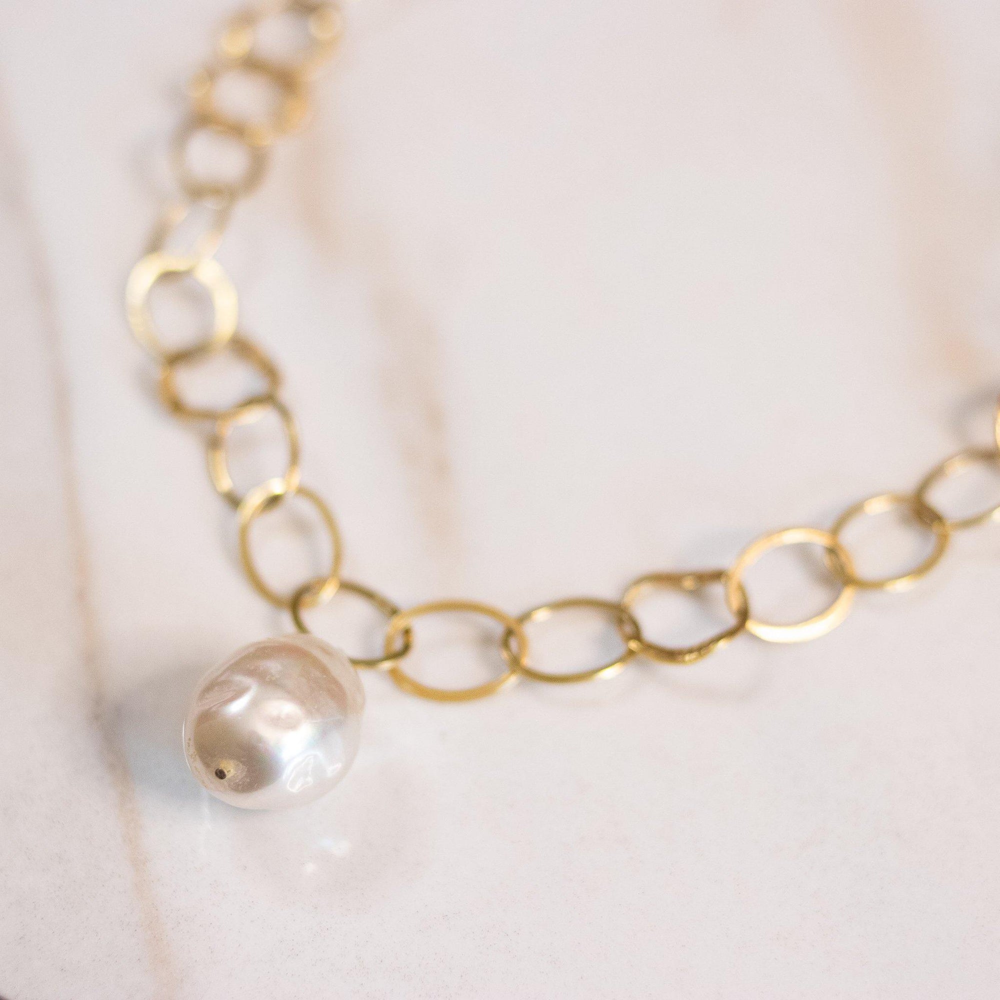 Vintage Chunky Gold Link Chain Necklace with Faux Pearl by Unsigned Beauty - Vintage Meet Modern Vintage Jewelry - Chicago, Illinois - #oldhollywoodglamour #vintagemeetmodern #designervintage #jewelrybox #antiquejewelry #vintagejewelry