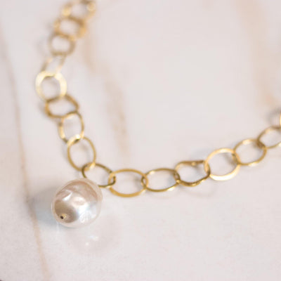 Vintage Chunky Gold Link Chain Necklace with Faux Pearl by Unsigned Beauty - Vintage Meet Modern Vintage Jewelry - Chicago, Illinois - #oldhollywoodglamour #vintagemeetmodern #designervintage #jewelrybox #antiquejewelry #vintagejewelry