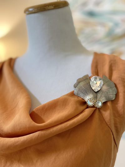Vintage Mother of Pearl, Rhinestone, Crystal Brooch by Unsigned Beauty - Vintage Meet Modern Vintage Jewelry - Chicago, Illinois - #oldhollywoodglamour #vintagemeetmodern #designervintage #jewelrybox #antiquejewelry #vintagejewelry