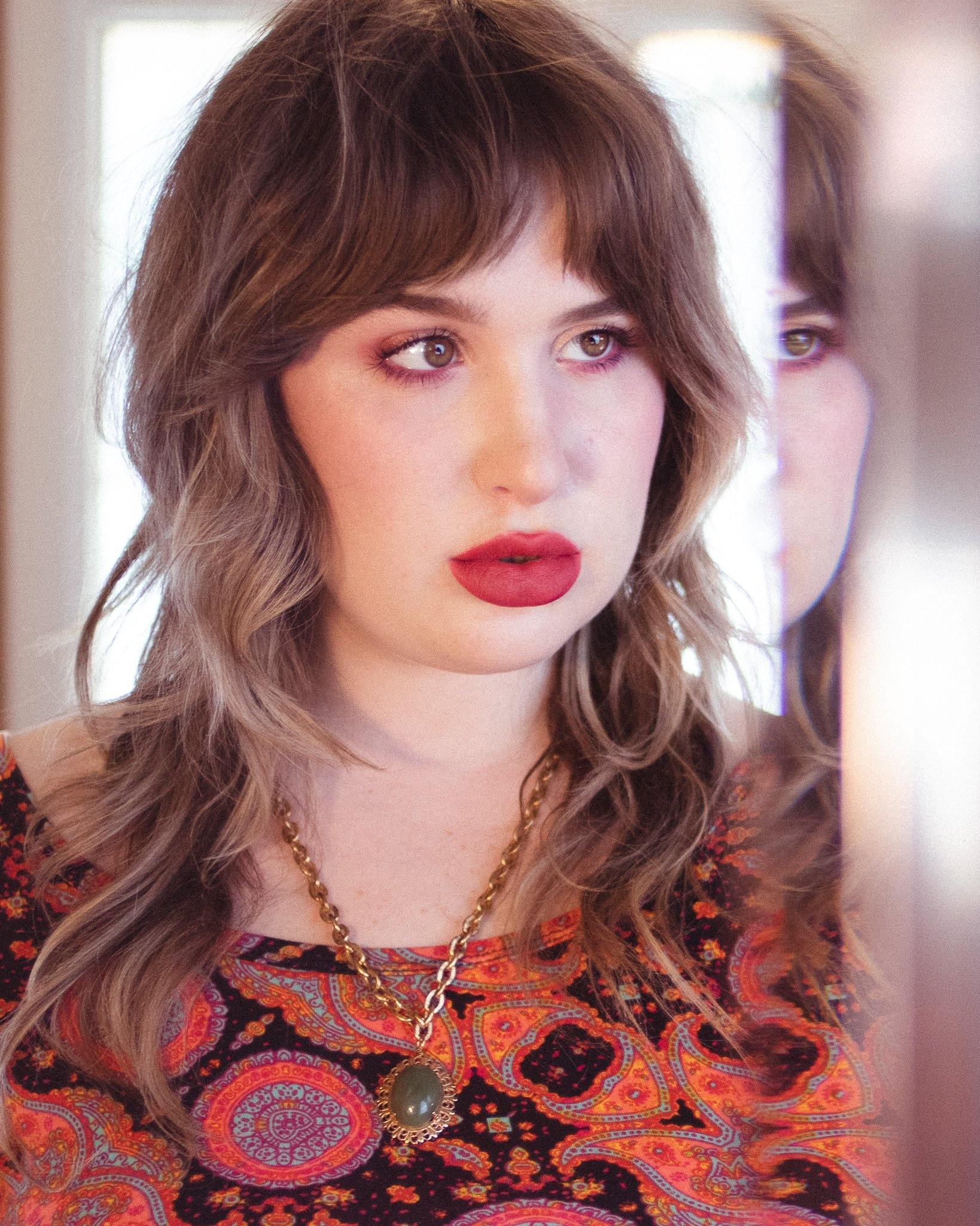 Vintage Faux Jade Lucite Pendant Necklace by Vintage Meet Modern - Vintage Meet Modern Vintage Jewelry - Chicago, Illinois - #oldhollywoodglamour #vintagemeetmodern #designervintage #jewelrybox #antiquejewelry #vintagejewelry