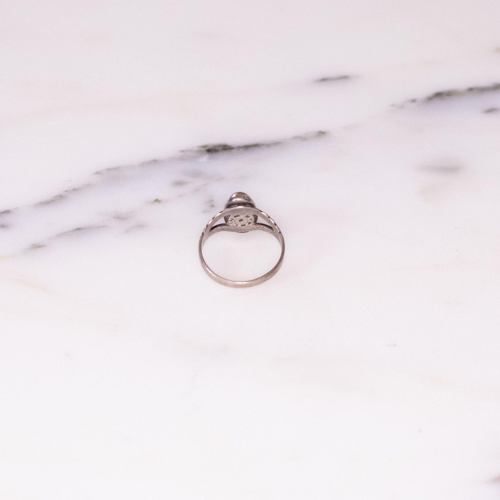 Vintage Dragons Breath Glass Oval Shaped Ring by Sterling Silver - Vintage Meet Modern Vintage Jewelry - Chicago, Illinois - #oldhollywoodglamour #vintagemeetmodern #designervintage #jewelrybox #antiquejewelry #vintagejewelry