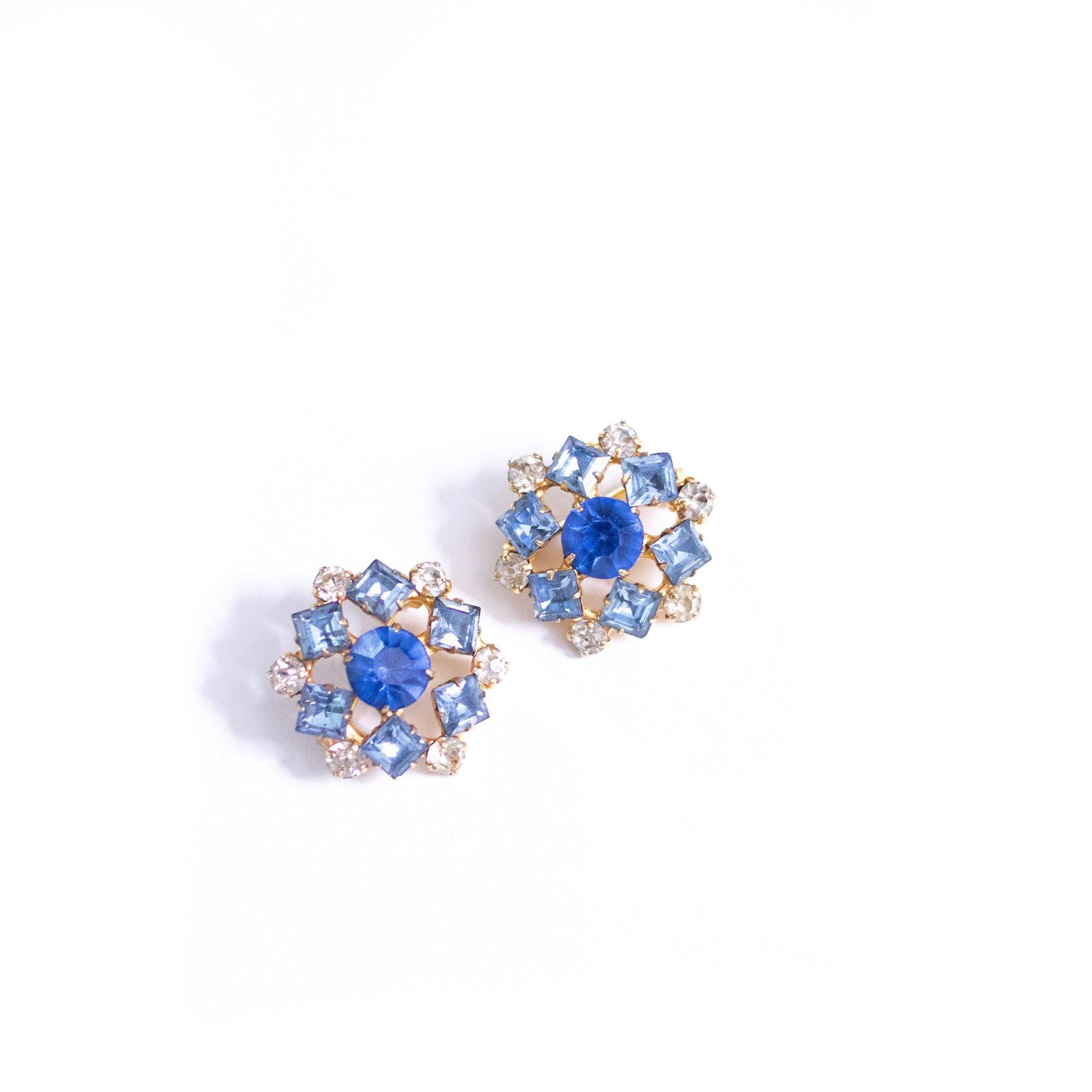 Vintage Petite Blue and White Rhinestone Scatter Pins by Unsigned Beauty - Vintage Meet Modern Vintage Jewelry - Chicago, Illinois - #oldhollywoodglamour #vintagemeetmodern #designervintage #jewelrybox #antiquejewelry #vintagejewelry