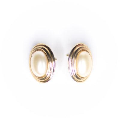 Vintage Oval Pearl and Gold Earrings by Unsigned Beauty - Vintage Meet Modern Vintage Jewelry - Chicago, Illinois - #oldhollywoodglamour #vintagemeetmodern #designervintage #jewelrybox #antiquejewelry #vintagejewelry