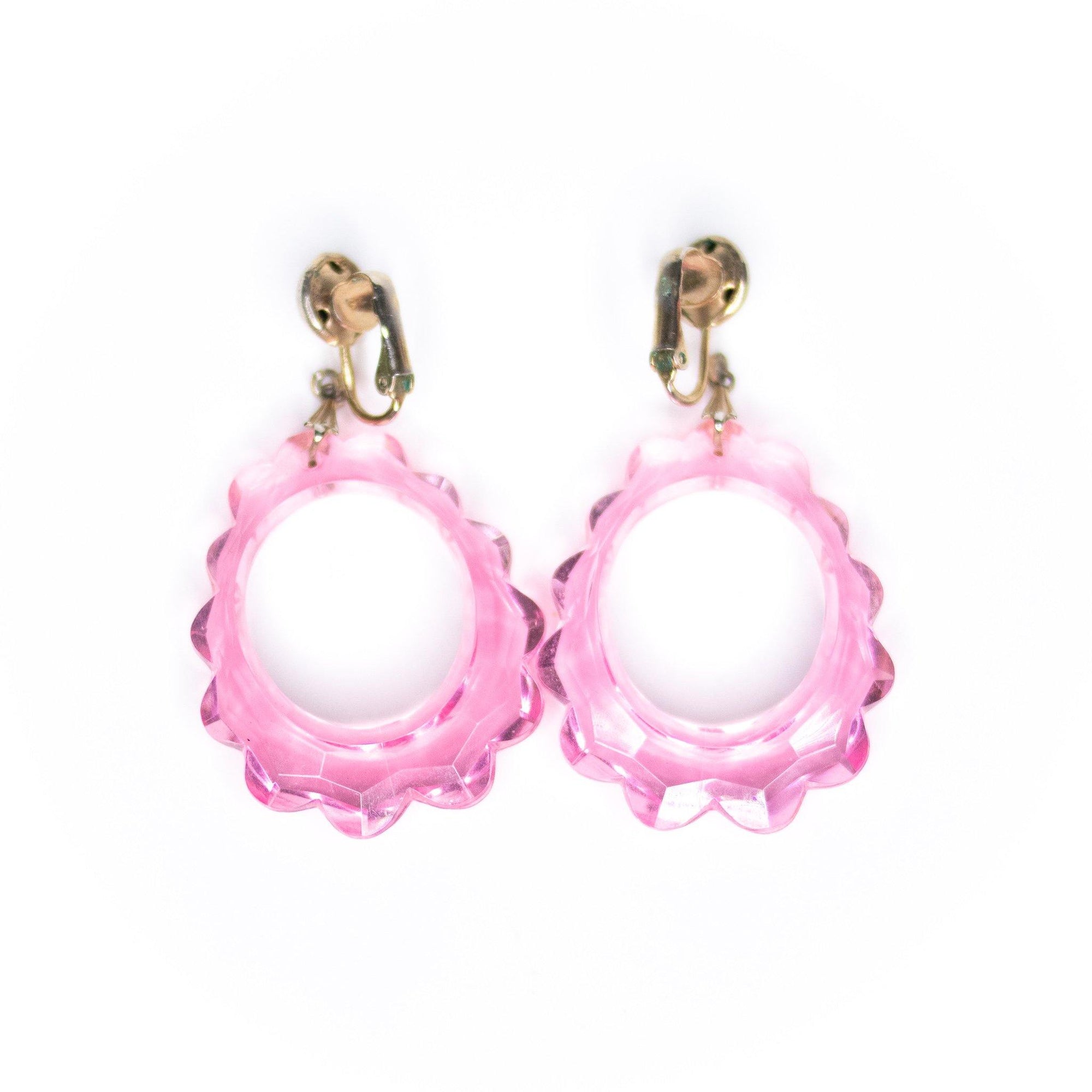 Vintage Pink Lucite Doorknocker Earrings by Unsigned Beauty - Vintage Meet Modern Vintage Jewelry - Chicago, Illinois - #oldhollywoodglamour #vintagemeetmodern #designervintage #jewelrybox #antiquejewelry #vintagejewelry