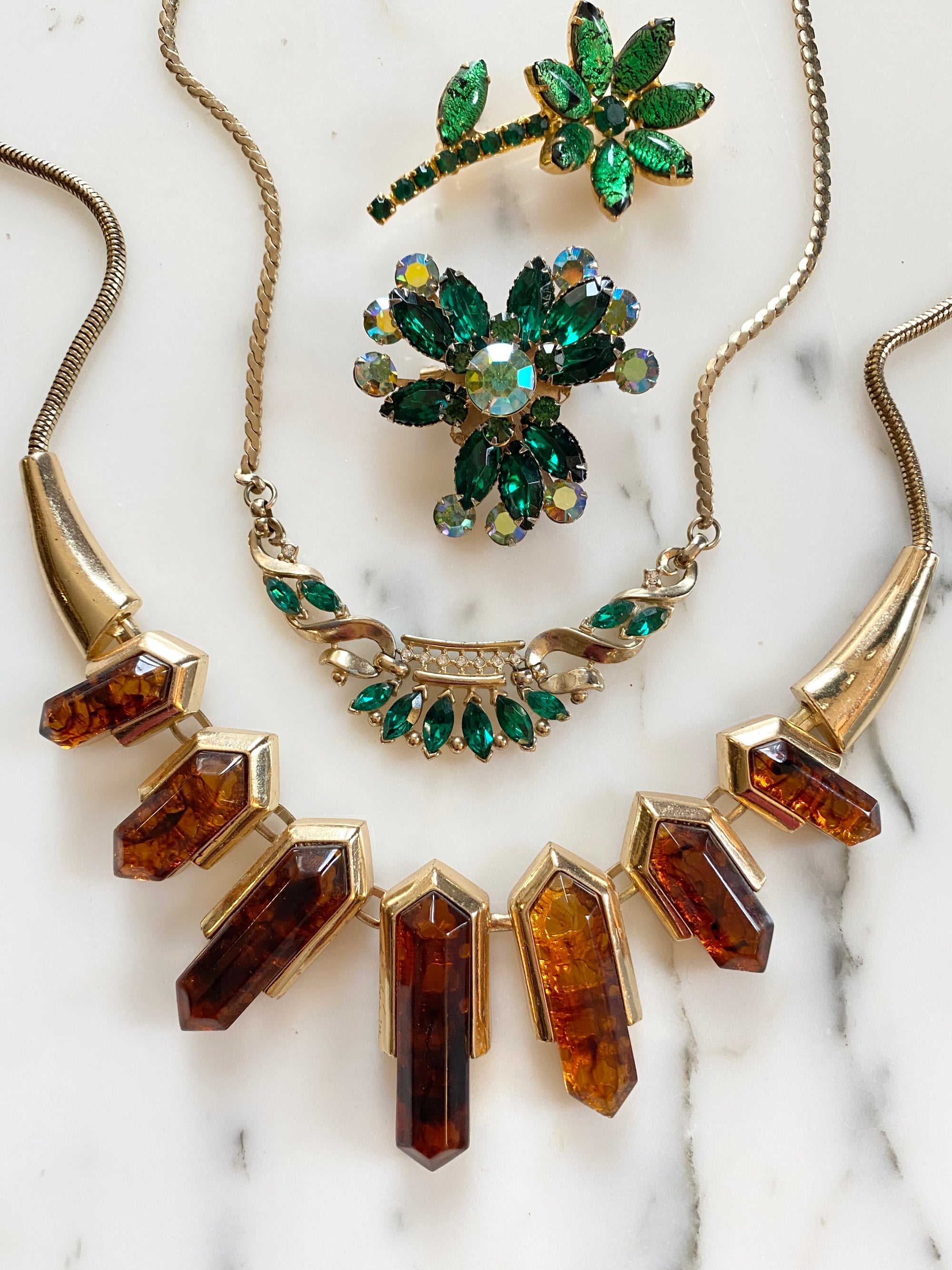 Vintage Chevron Tortoise Lucite Necklace by Vintage Meet Modern - Vintage Meet Modern Vintage Jewelry - Chicago, Illinois - #oldhollywoodglamour #vintagemeetmodern #designervintage #jewelrybox #antiquejewelry #vintagejewelry