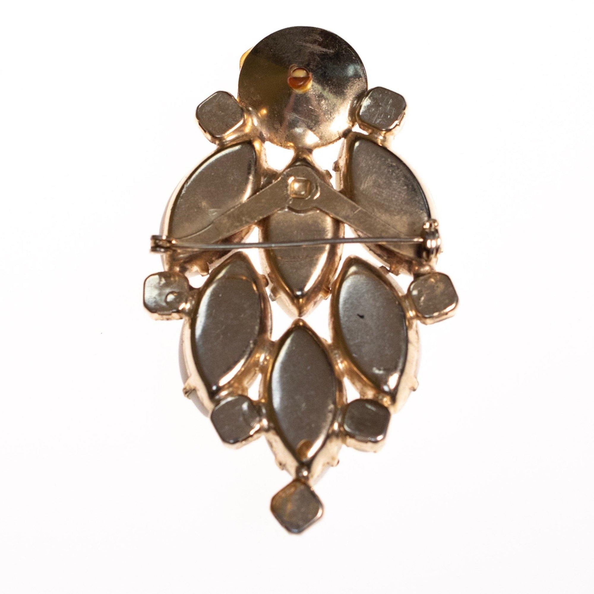 Vintage White Milk Glass Brooch by 1950s - Vintage Meet Modern Vintage Jewelry - Chicago, Illinois - #oldhollywoodglamour #vintagemeetmodern #designervintage #jewelrybox #antiquejewelry #vintagejewelry