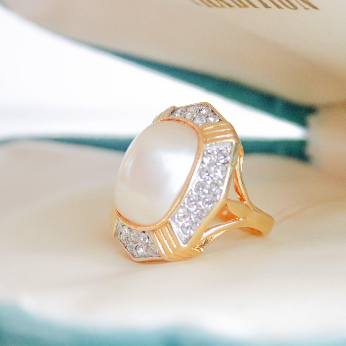 Vintage 1980s Pearl and Diamante Cocktail Ring